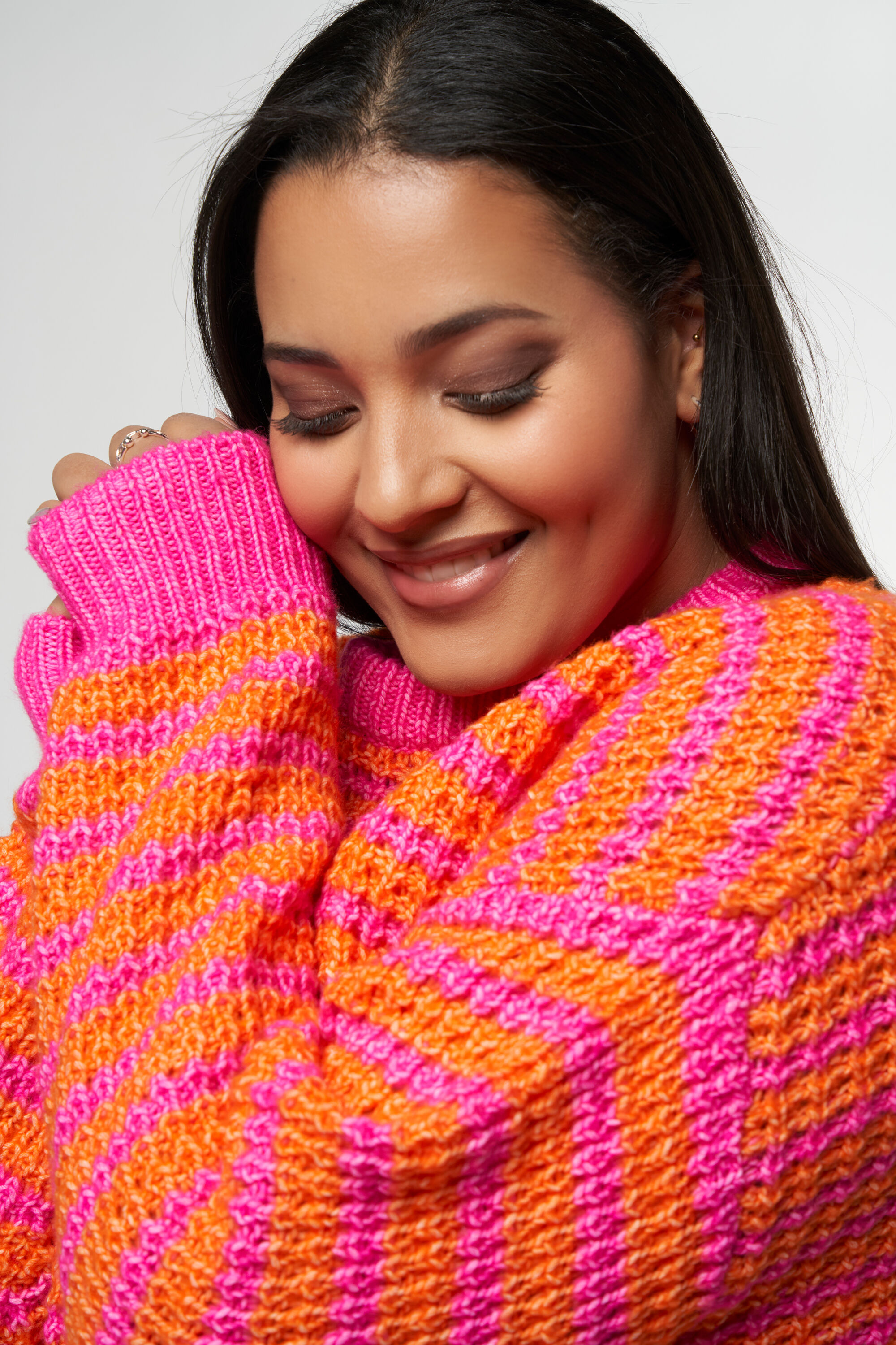 Zweifarbiger Strick-Pullover image number 4