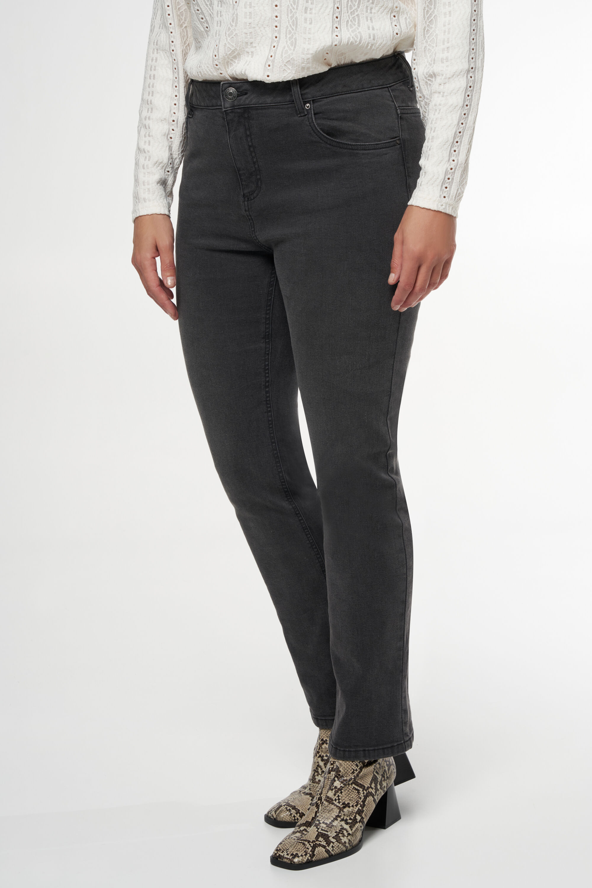 Straight-Leg Jeans LILY image number 6