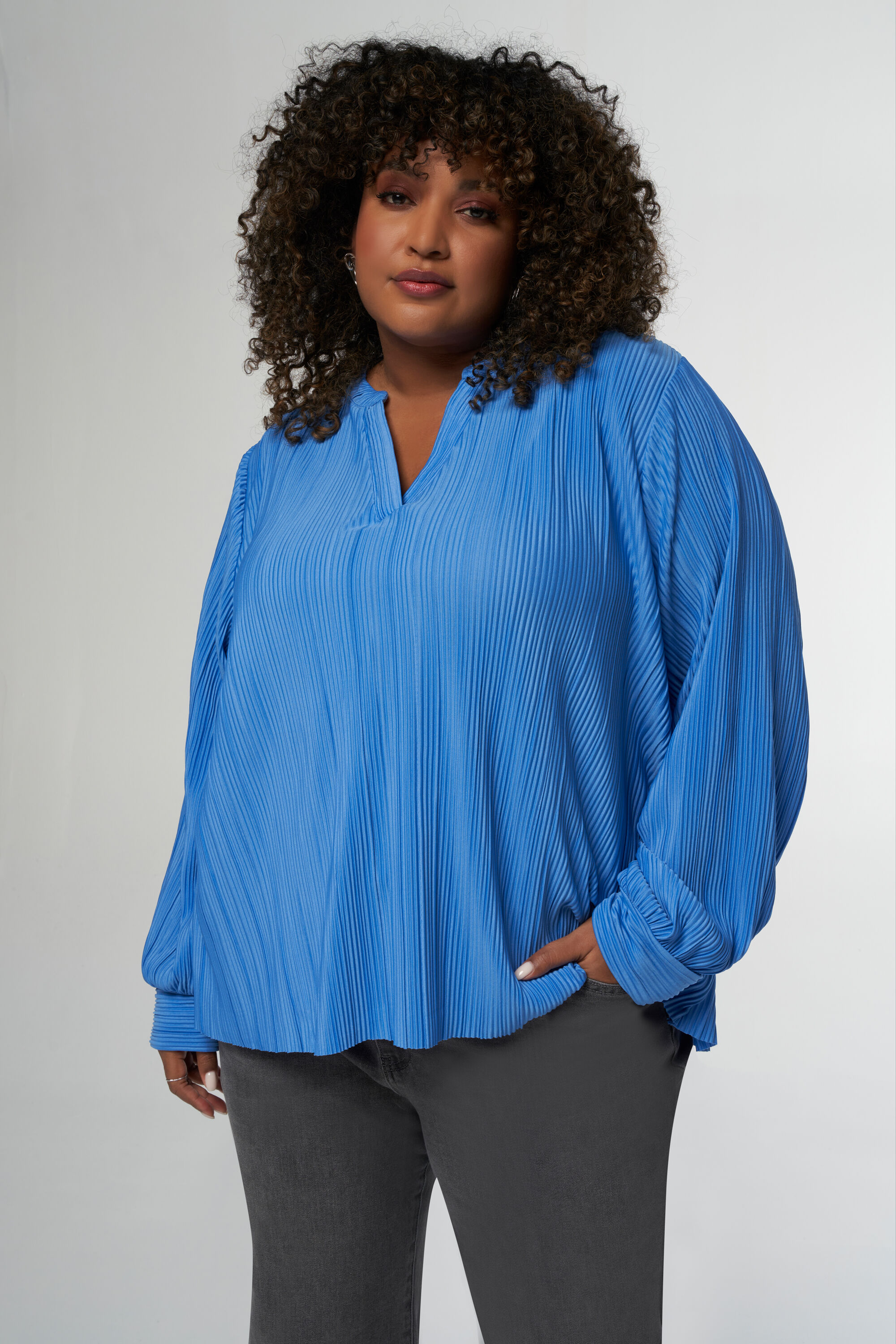 Straight-fit-Top mit V-Ausschnitt  image number 6