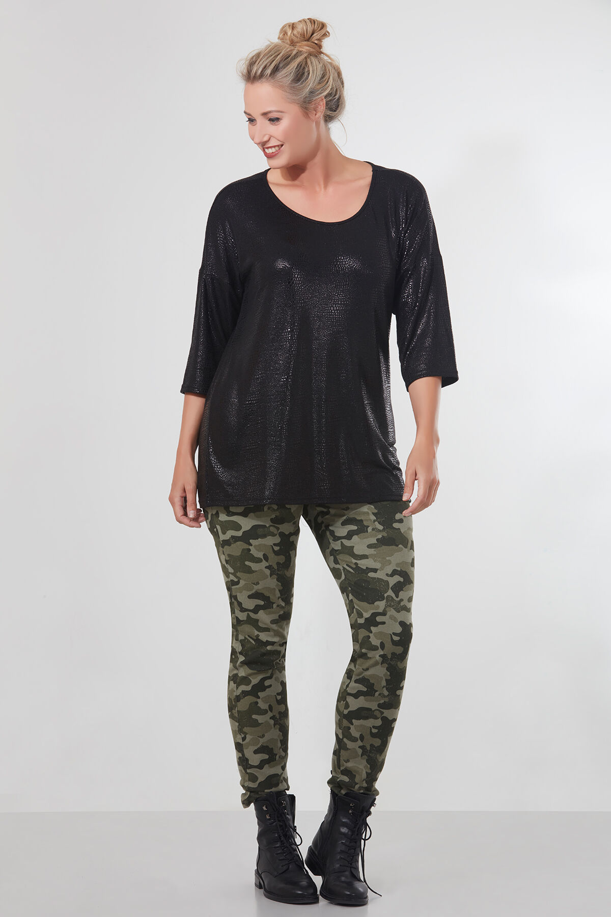 Top mit Glanz-Effekt image number 3