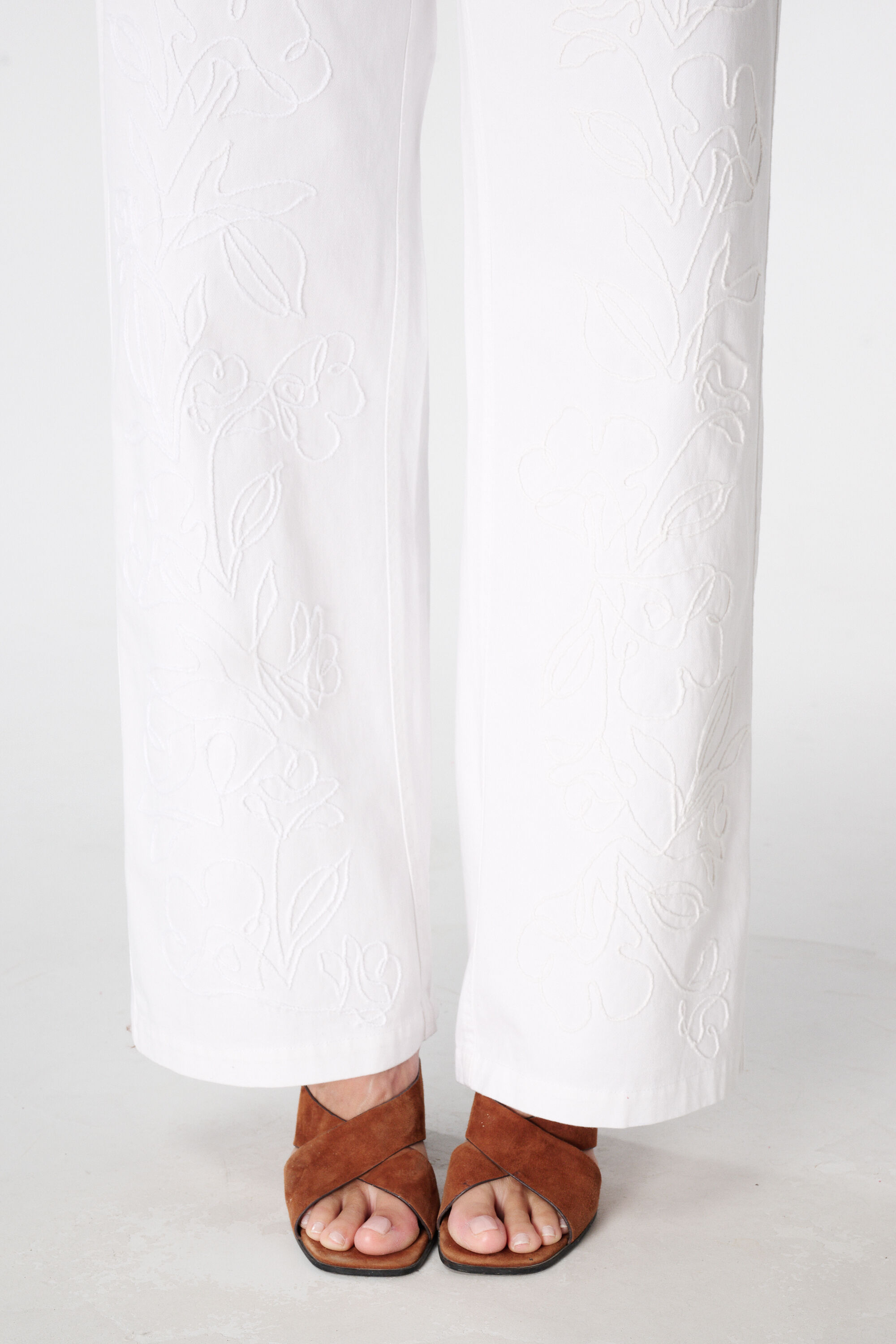 Wide Leg Jeans mit Stickerei image number 4
