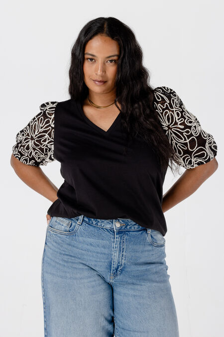 Oberteil mit bestickten Ärmeln Oberteil mit bestickten Ärmeln