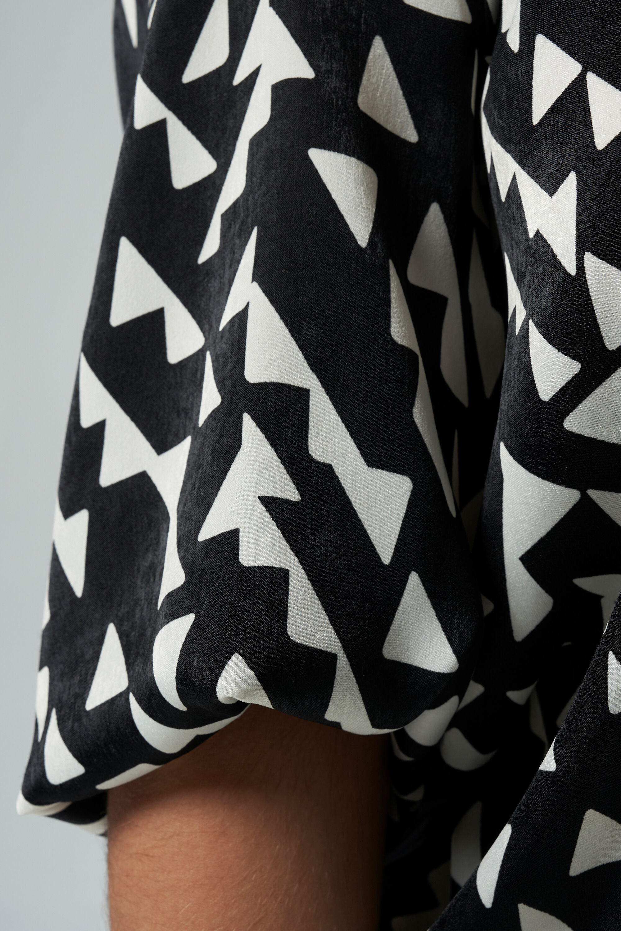 Top mit Satin-Look image number 4