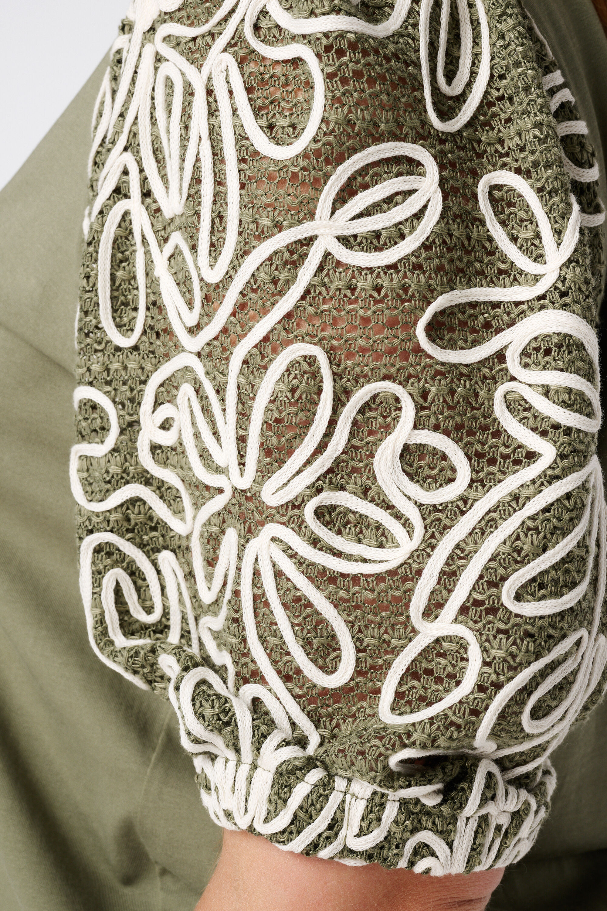 T-Shirt mit bestickten &Auml;rmeln image number 6