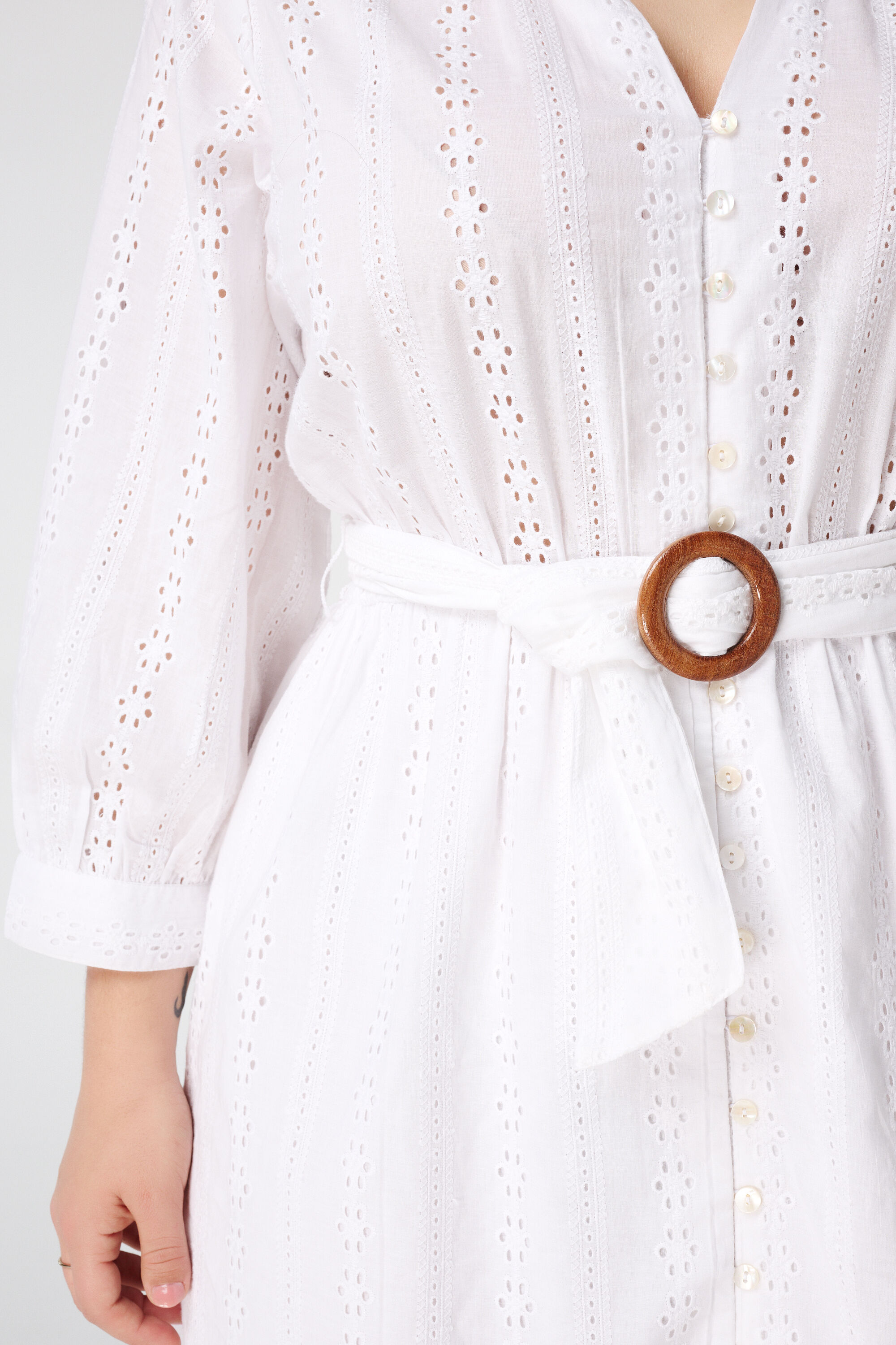 Kleid mit Lochstickerei  image number 4