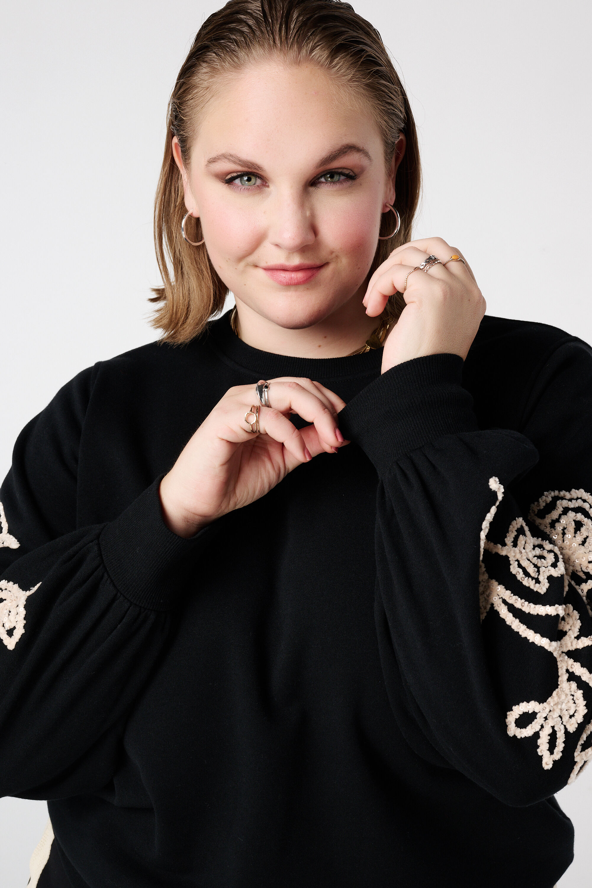 Pullover mit zarter Stickerei auf den &Auml;rmeln image number 4