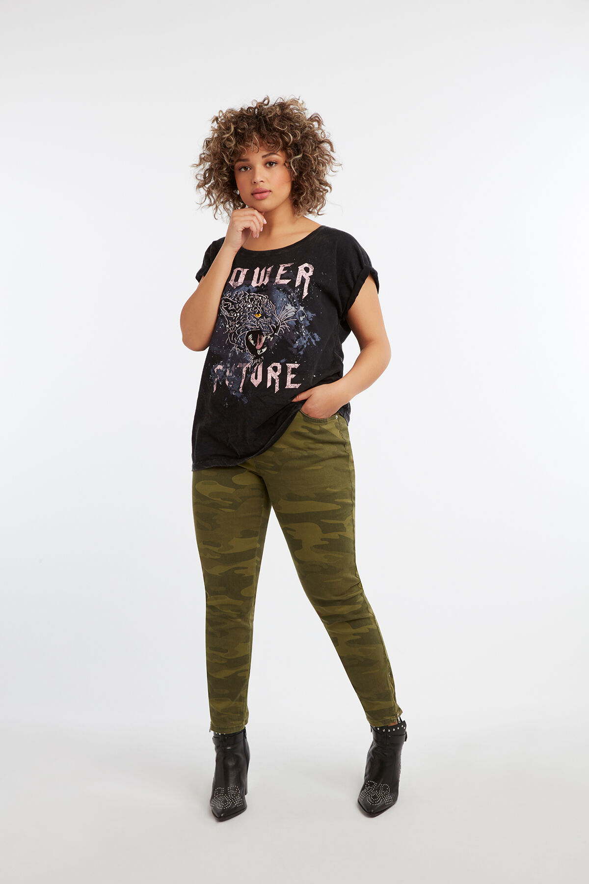 Print-T-Shirt mit Pailletten-&Auml;rmeln image number 3