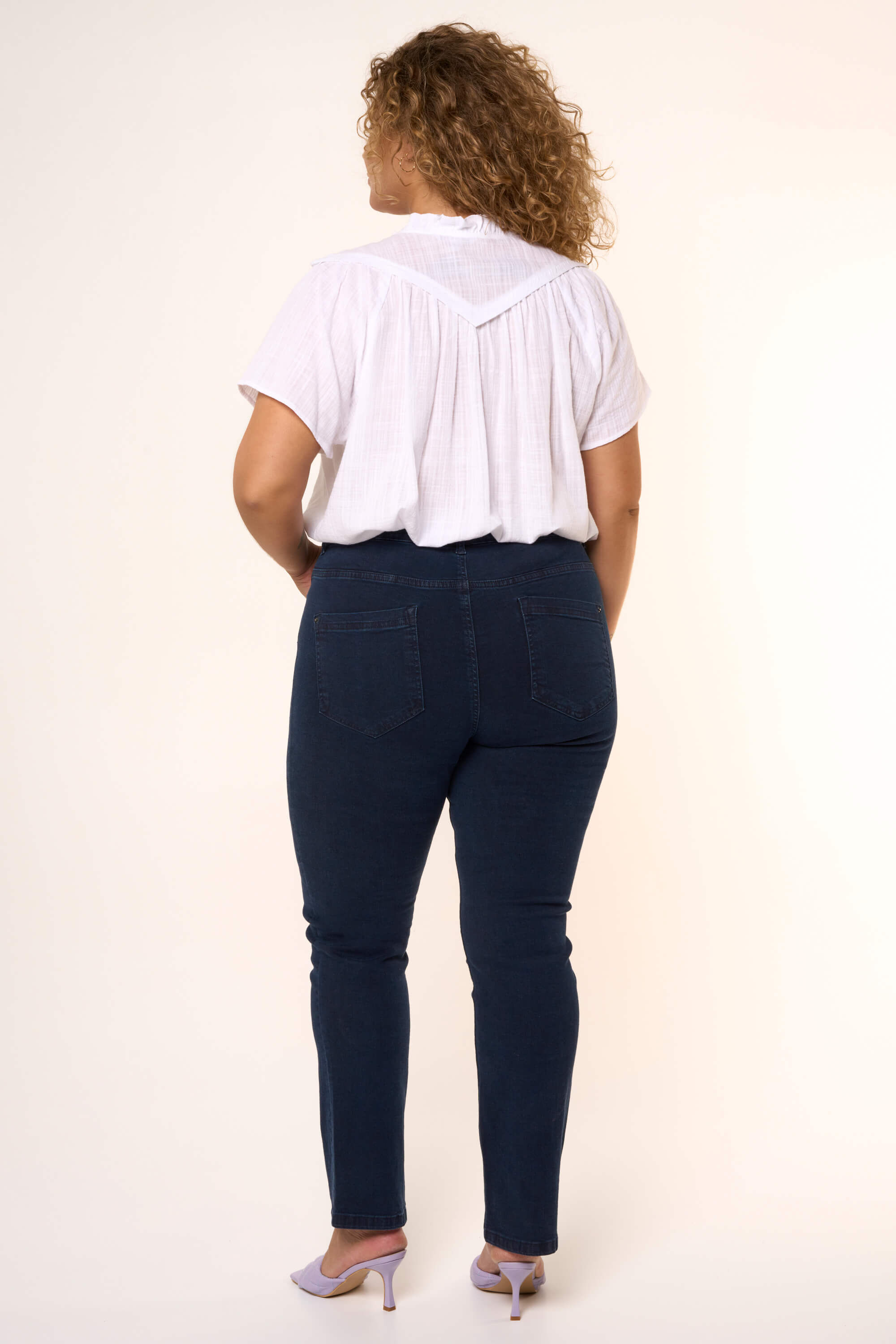 Straight-Leg Jeans LILY image number 3