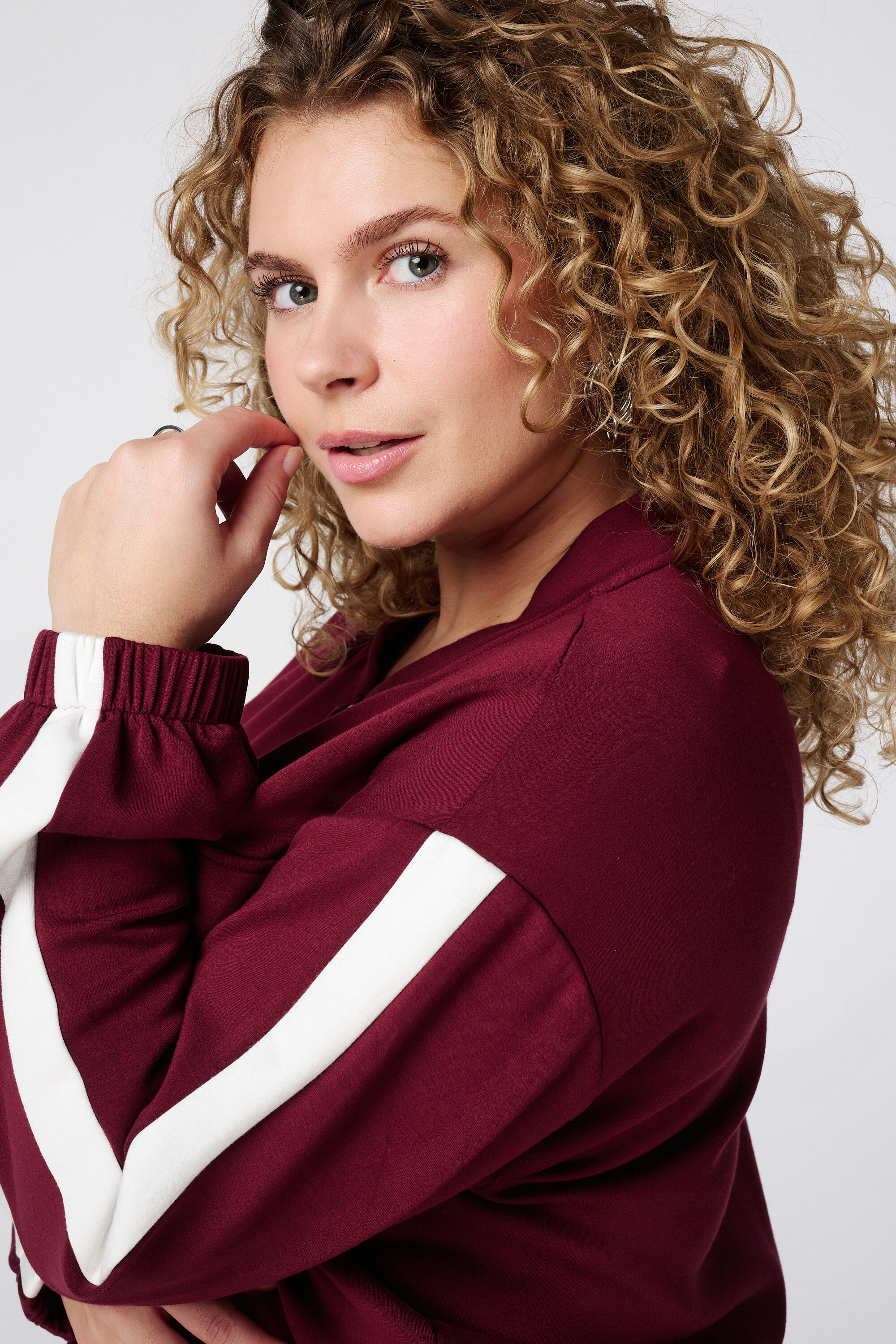 Cardigan mit Kontraststreifen image number 4