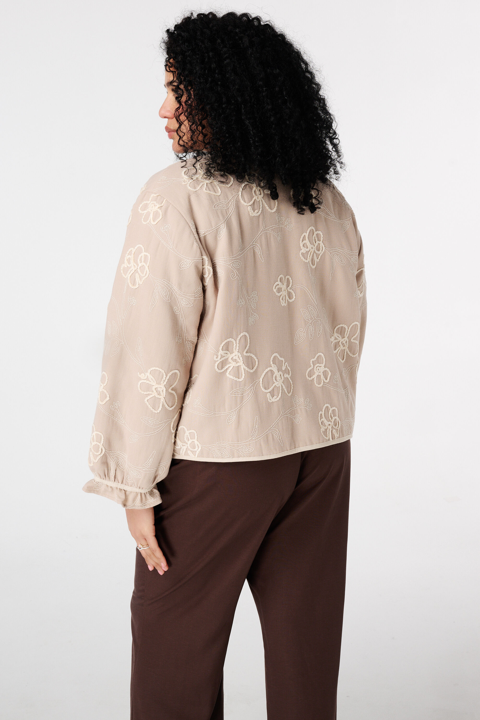 Jacke mit bestickten Blumen image number 3