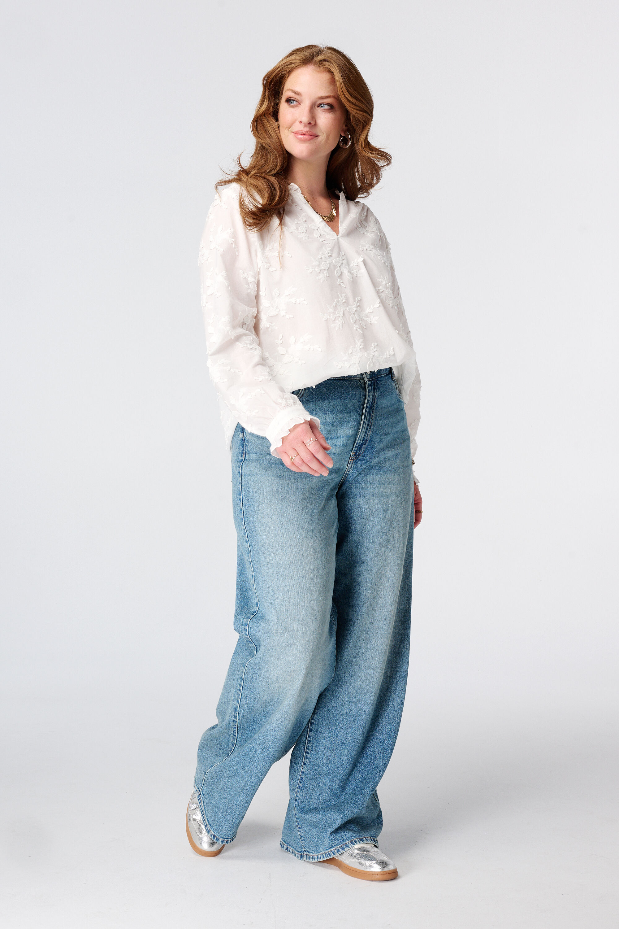 Bluse mit Stickerei image number 5
