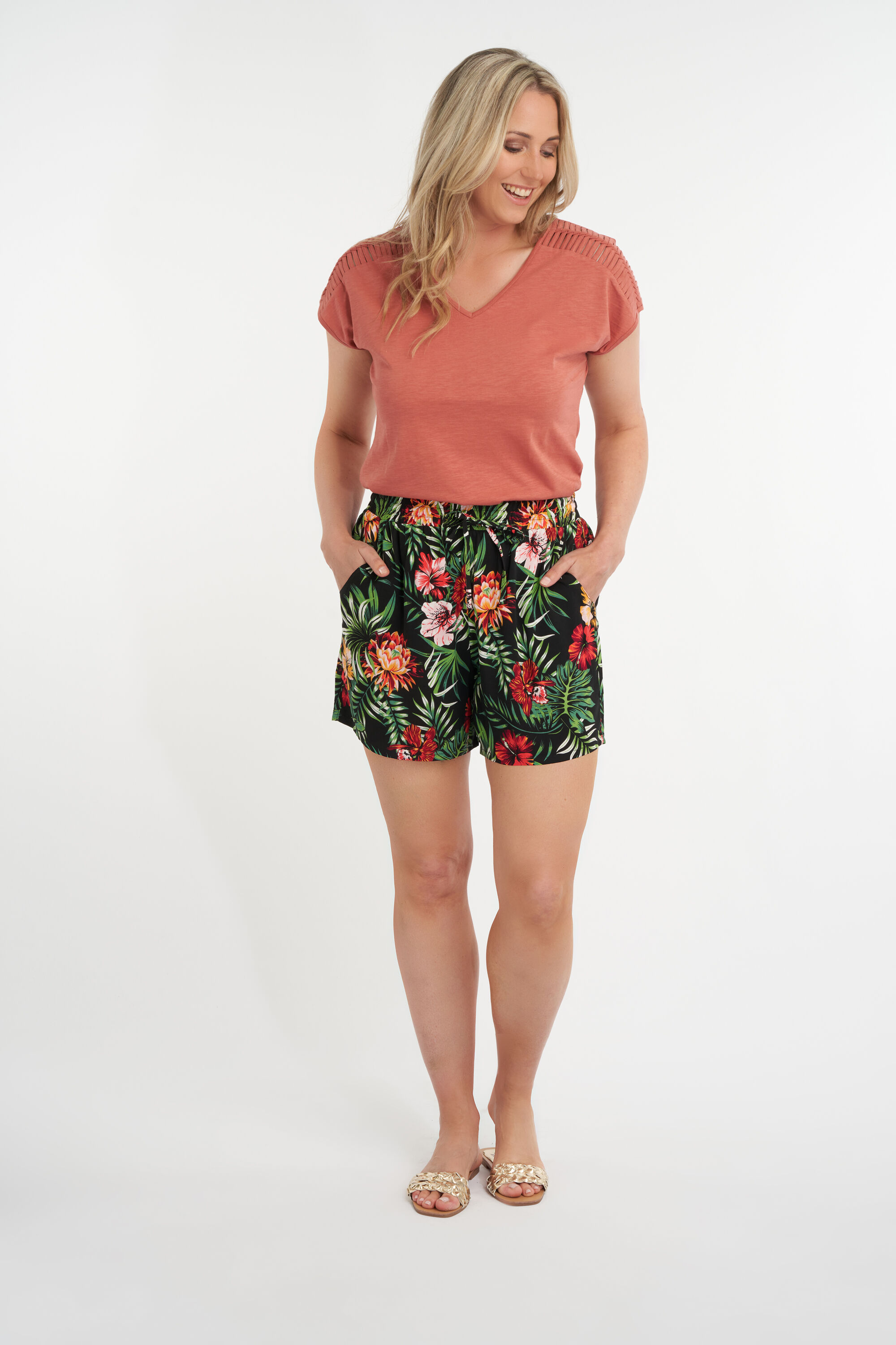 Shorts mit Stoff-G&uuml;rtel image number 5