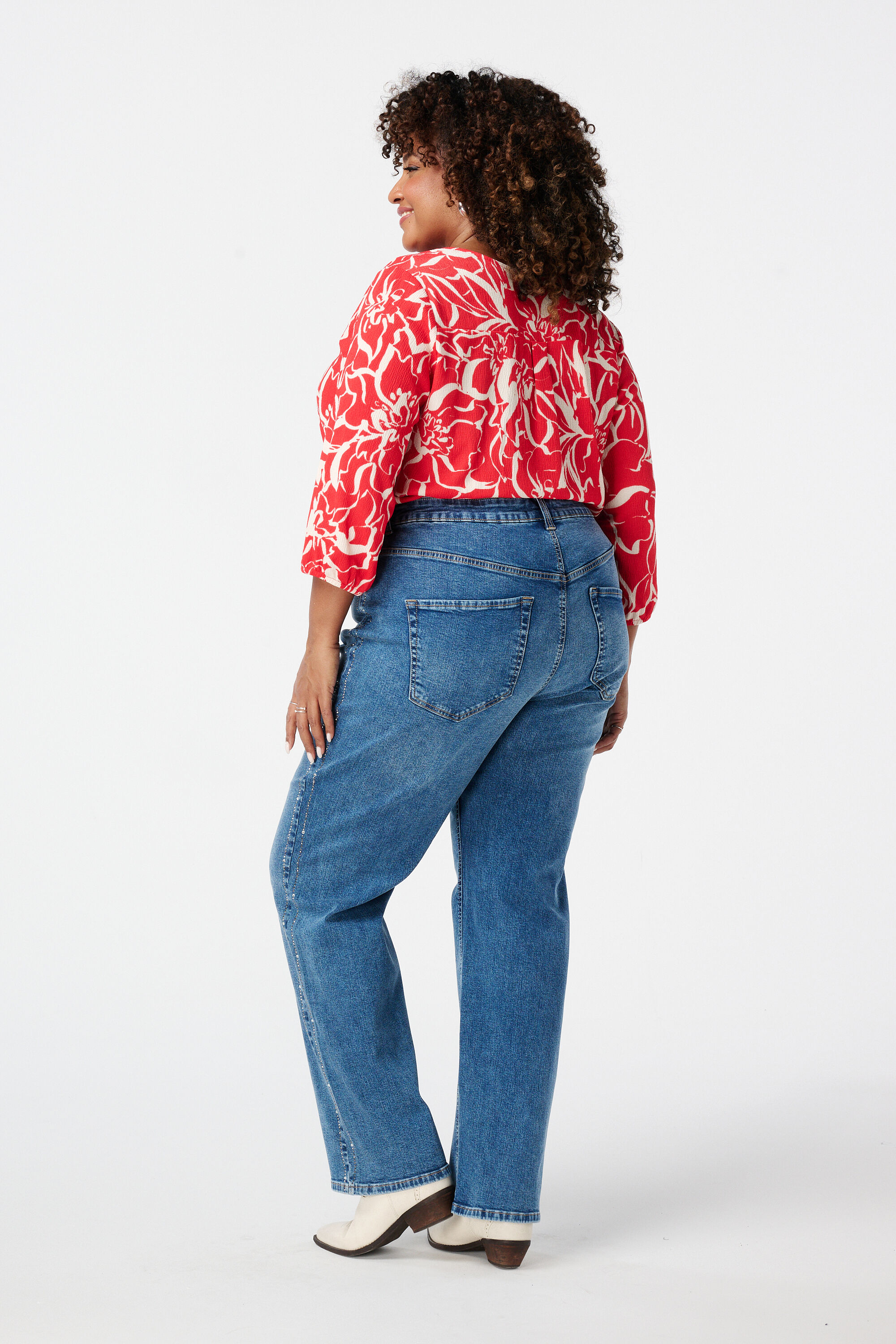 Straight-Leg Jeans mit Strasssteinen image number 3