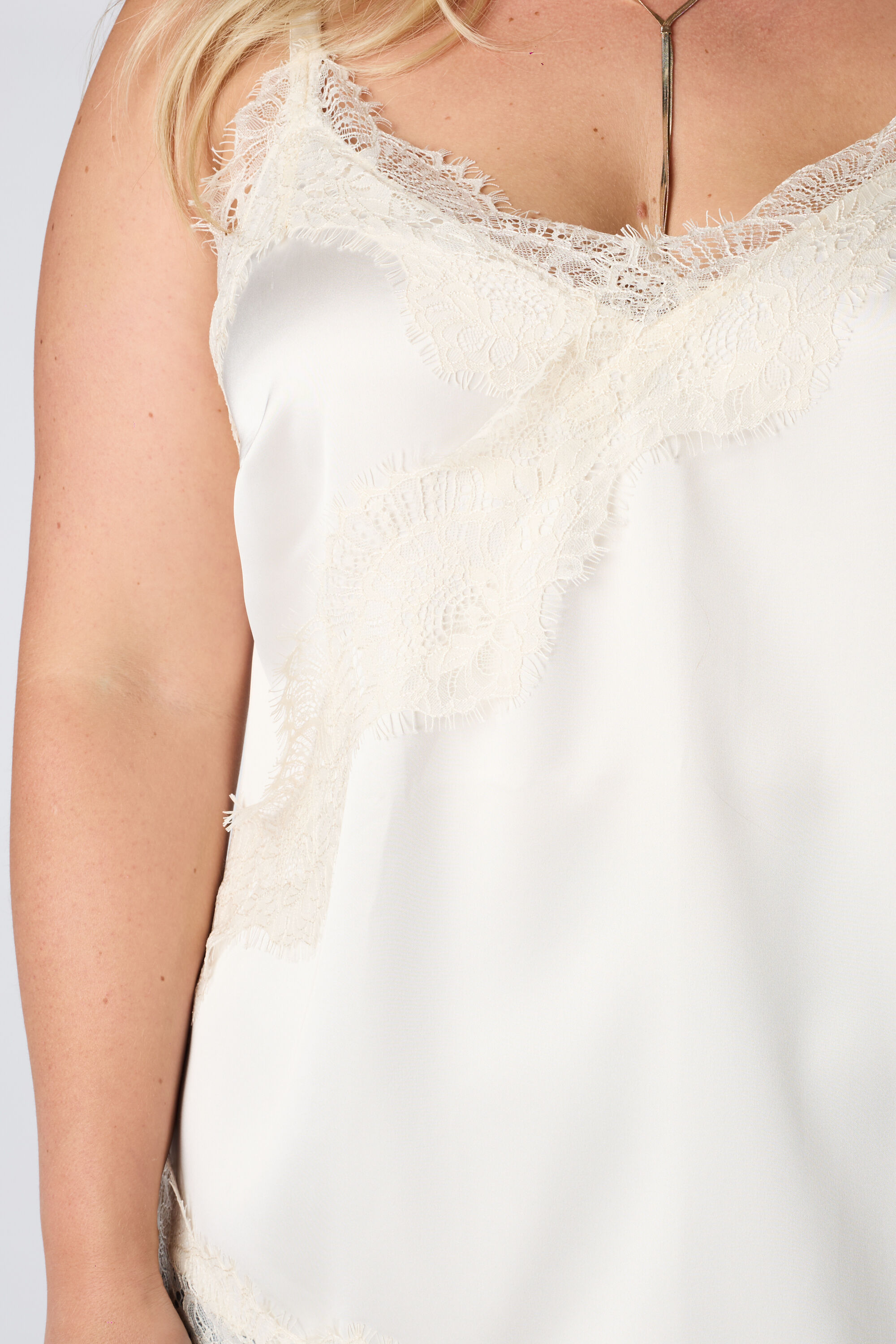 Asymmetrische Bluse mit Spitze image number 6