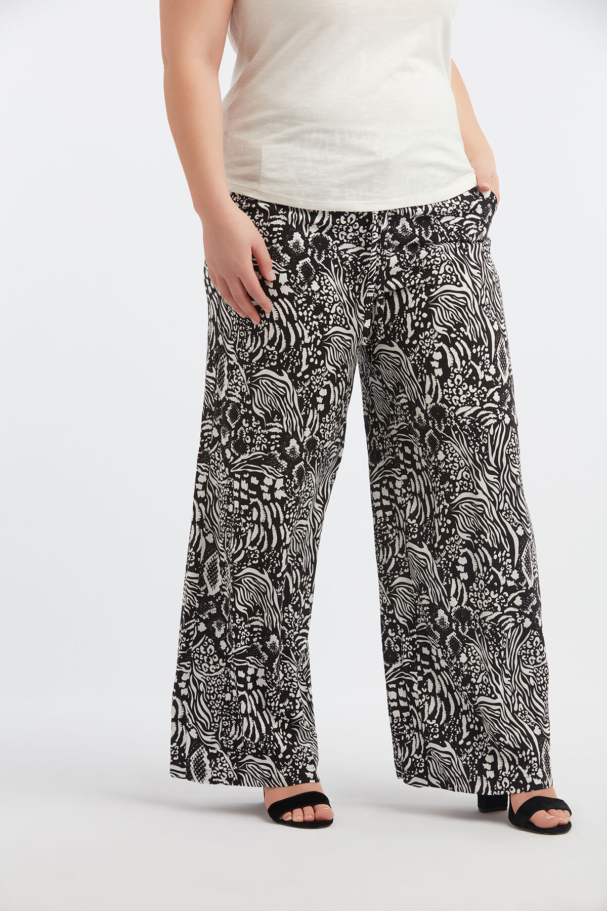 Wide-leg Hose mit Allover-Print  image number 4