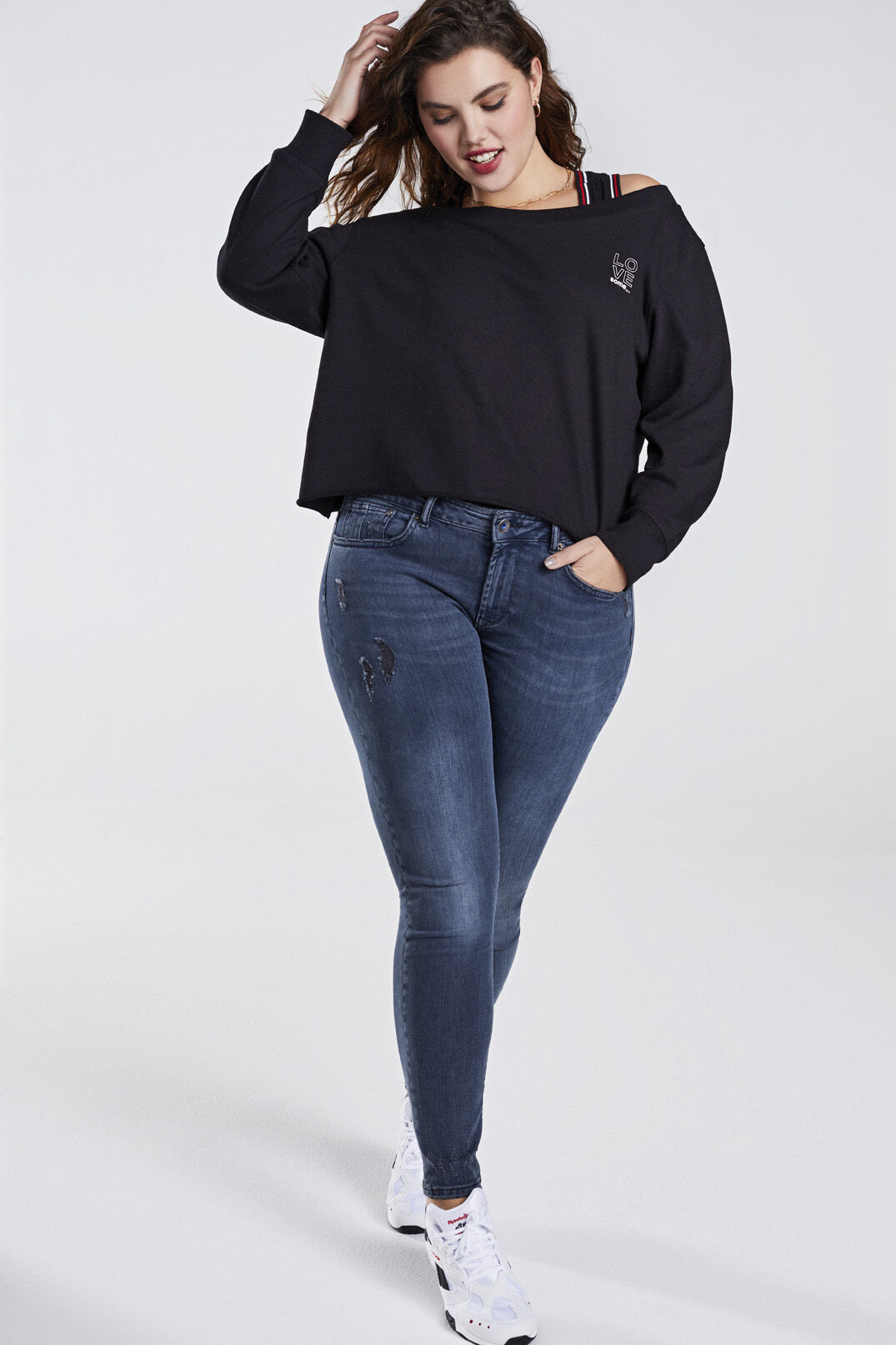 A-Shape Skinny Jeans image number 5