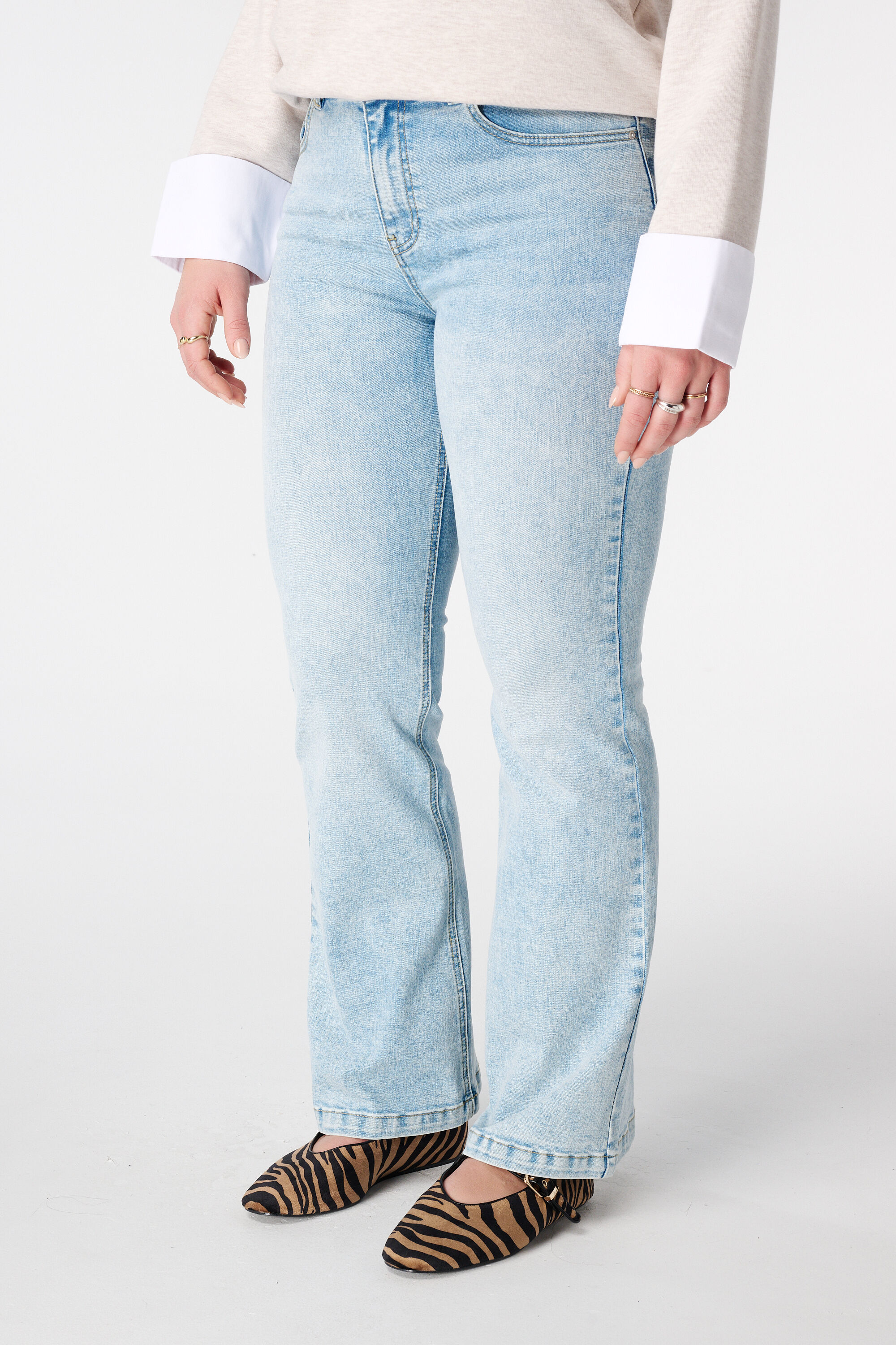 Jeans mit ausgestelltem Bein JASMIN image number 5