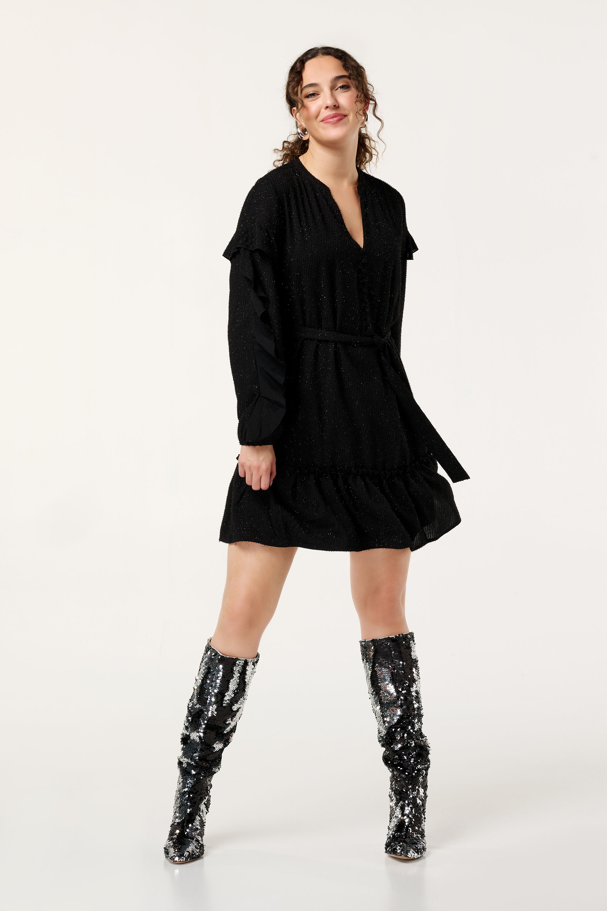 Kleid mit silbernen Verzierungen image number 5