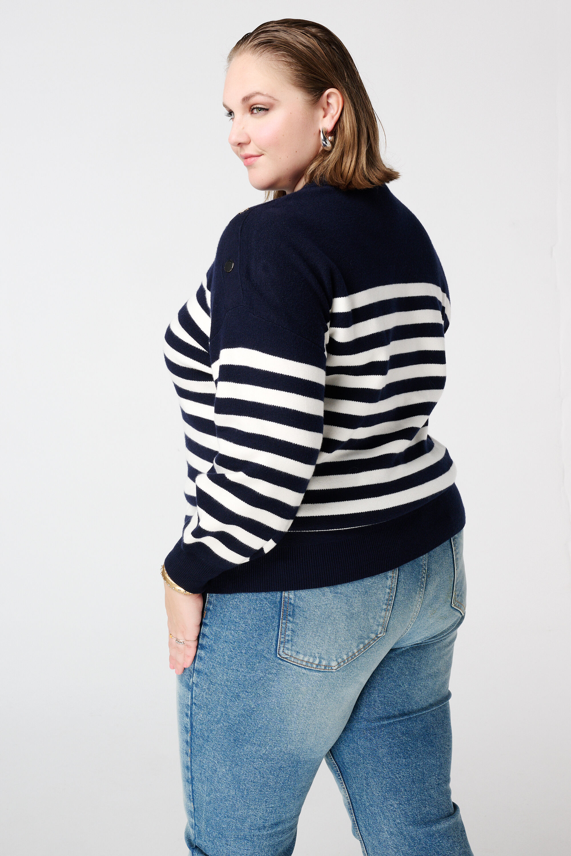 Gestreifter Pullover mit Knopfdetails image number 3