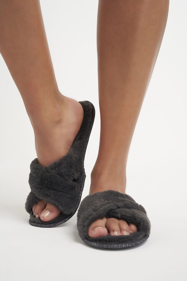 Kuschelige Hausschuhe image number 3