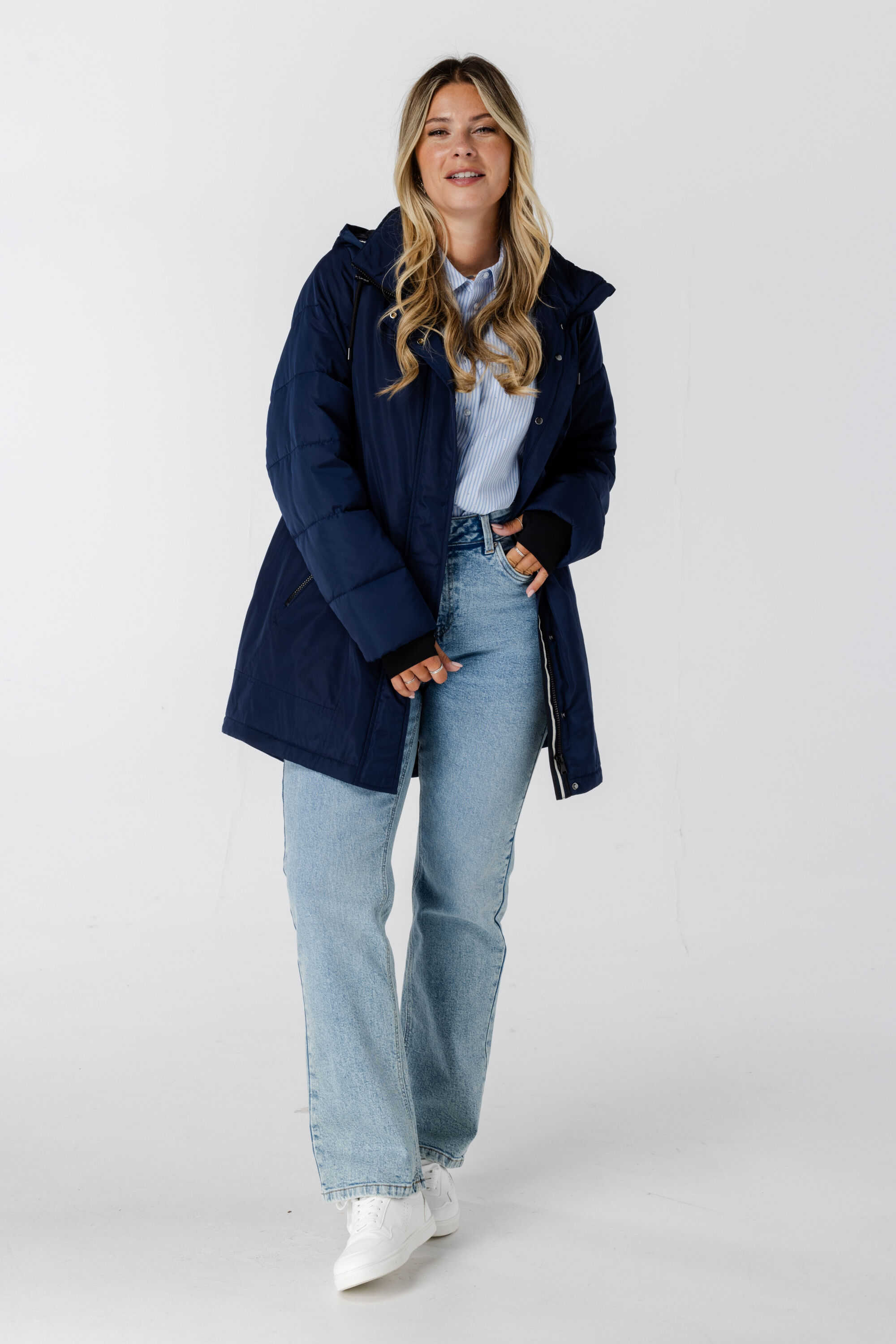 Jacke mit Rei&szlig;verschluss und Kapuze image number 5