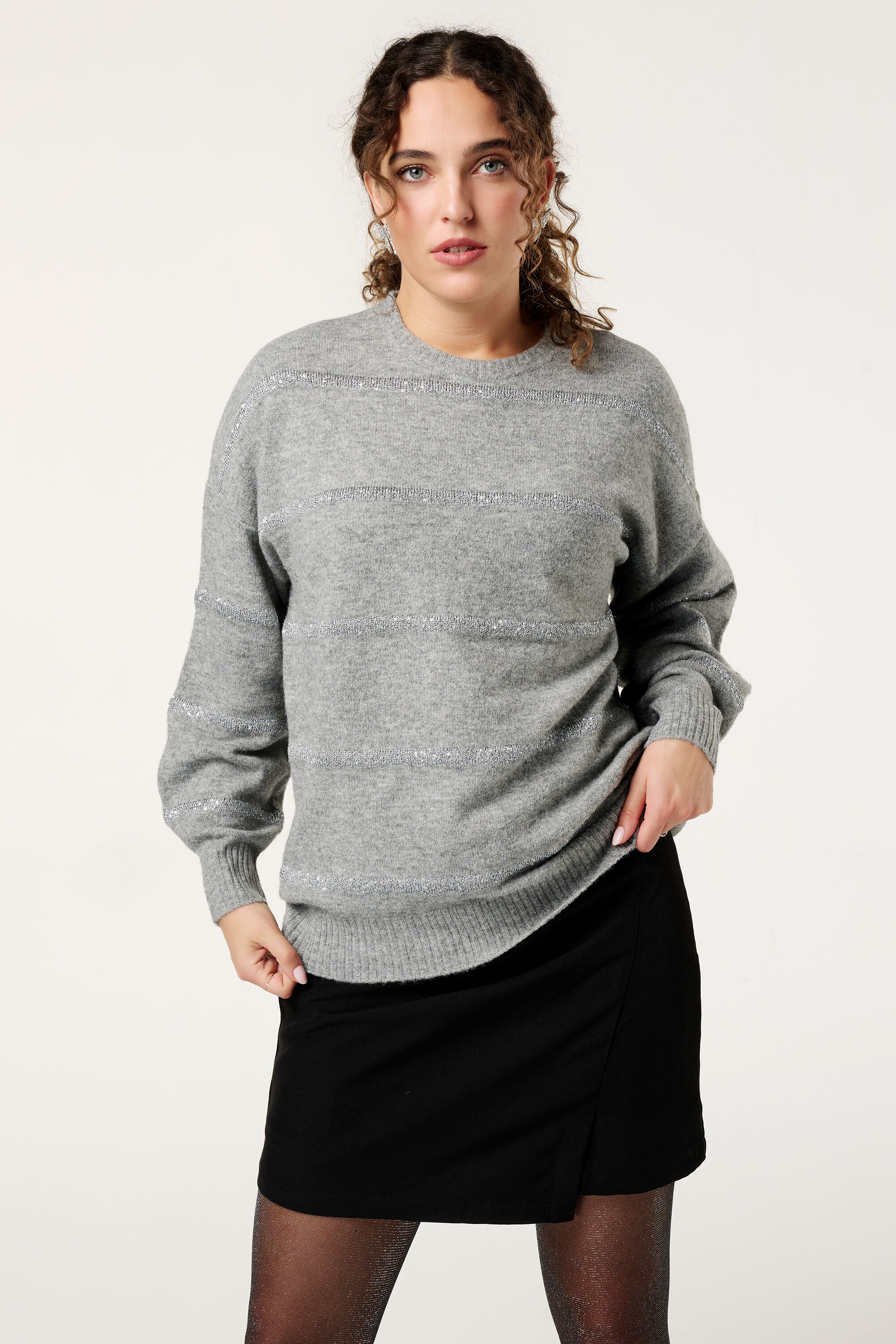 Pullover mit Glitzerstreifen image number 0