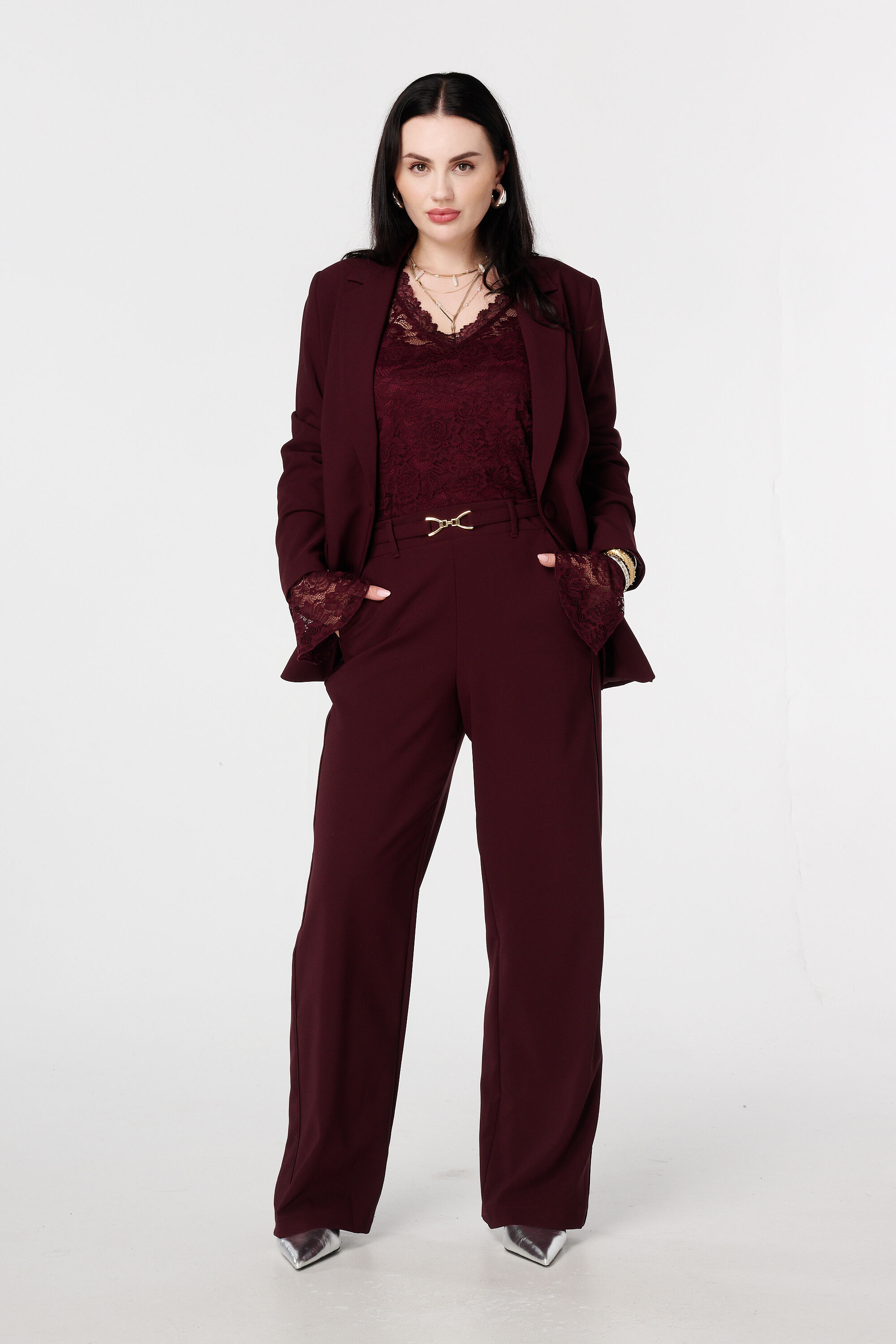 Hose mit goldener Schnalle