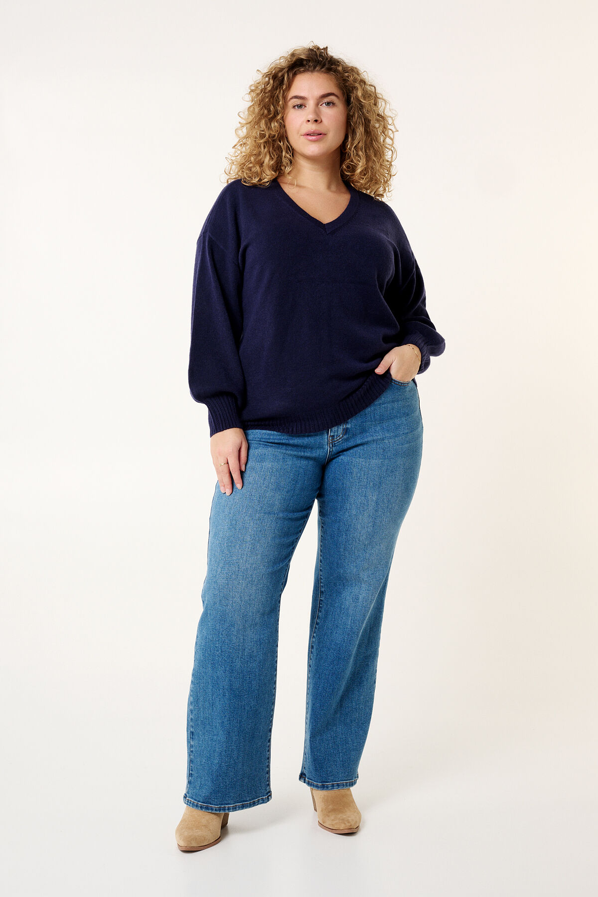 Feinstrick-Pullover mit V-Ausschnitt  image number 5