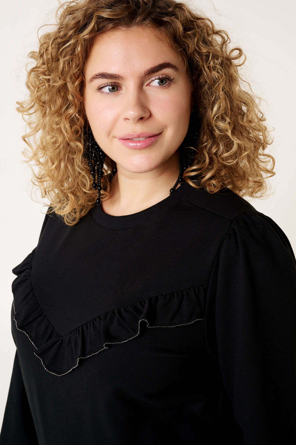 Pull avec volants image number 6