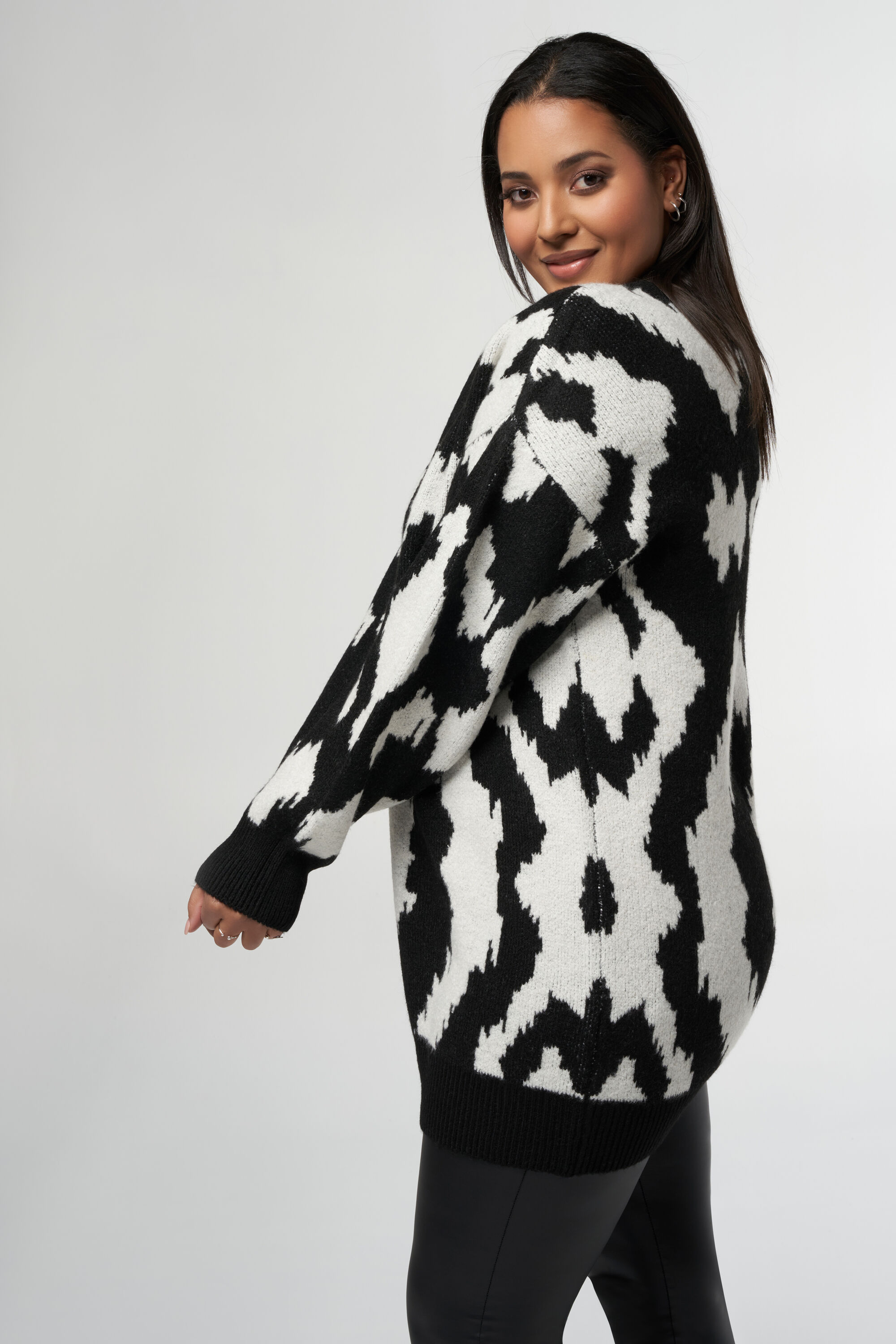 Strickpulli mit zweifarbigem Print image number 6