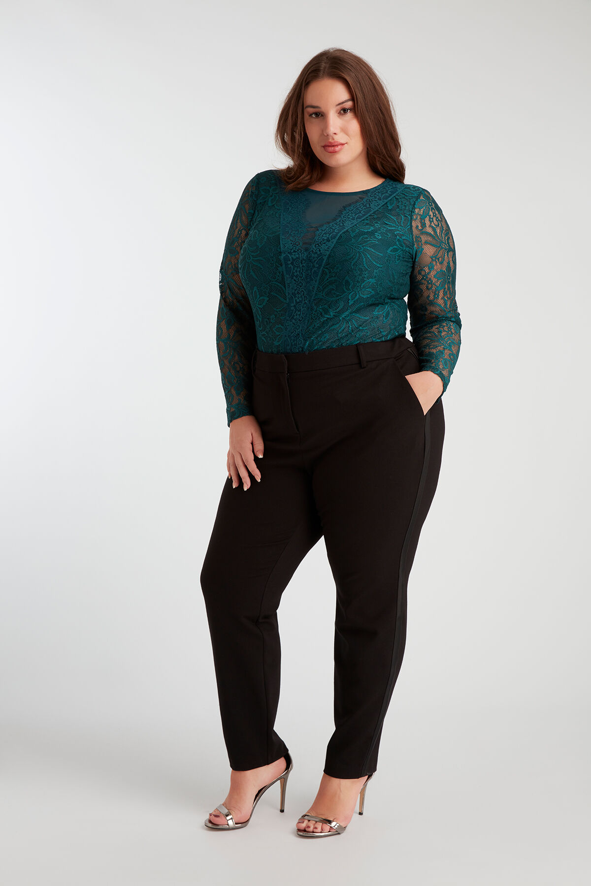 Body mit Spitze image number 4