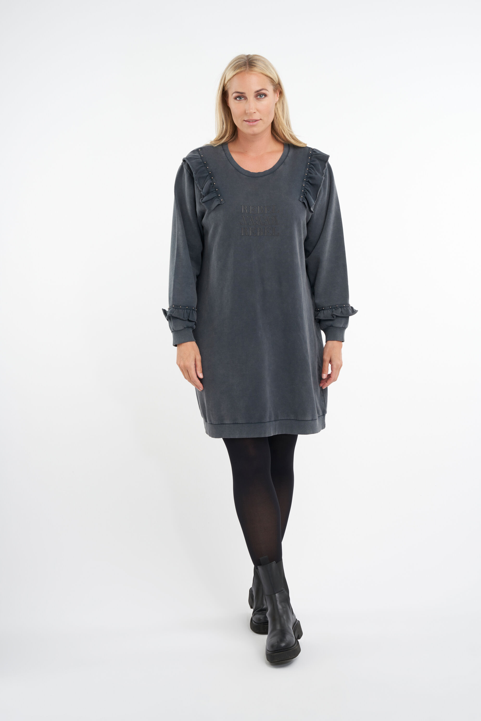Sweatshirt-Kleid mit Nieten  image number 4