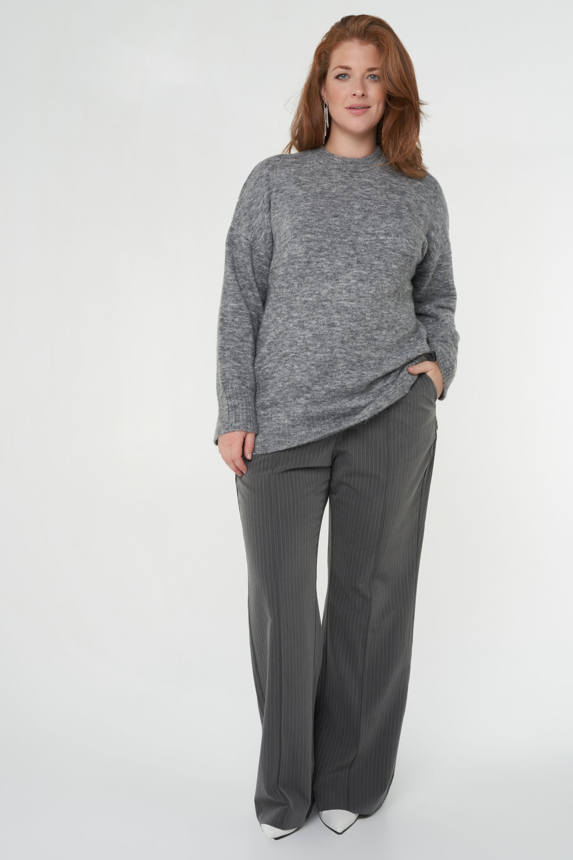 Weit geschnittener Pullover image number 6
