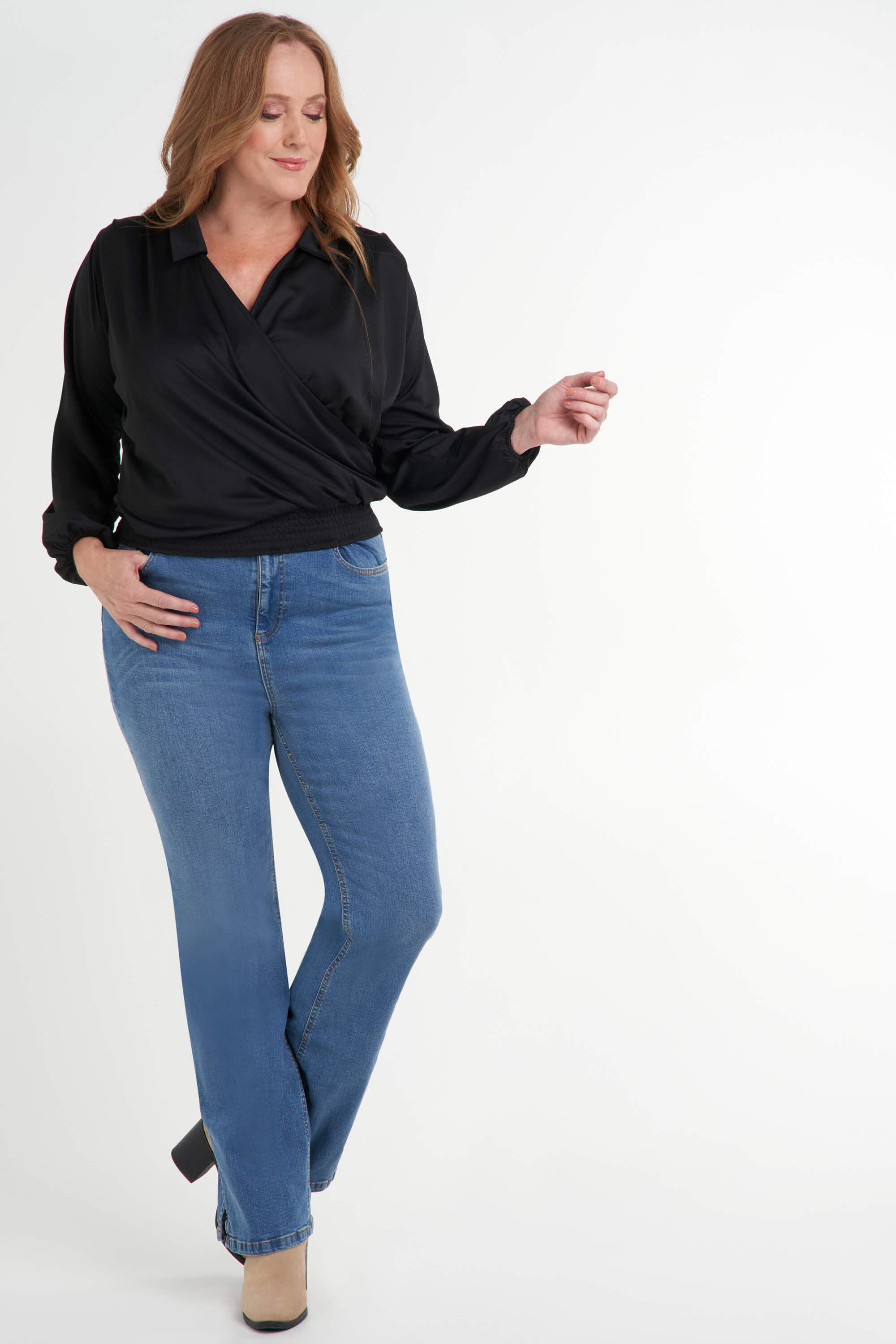 Jeans mit hoher Taille und Schlitz  image number 3