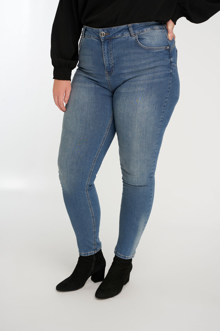 Magic Simplicity LIFTS Jeans image number 5