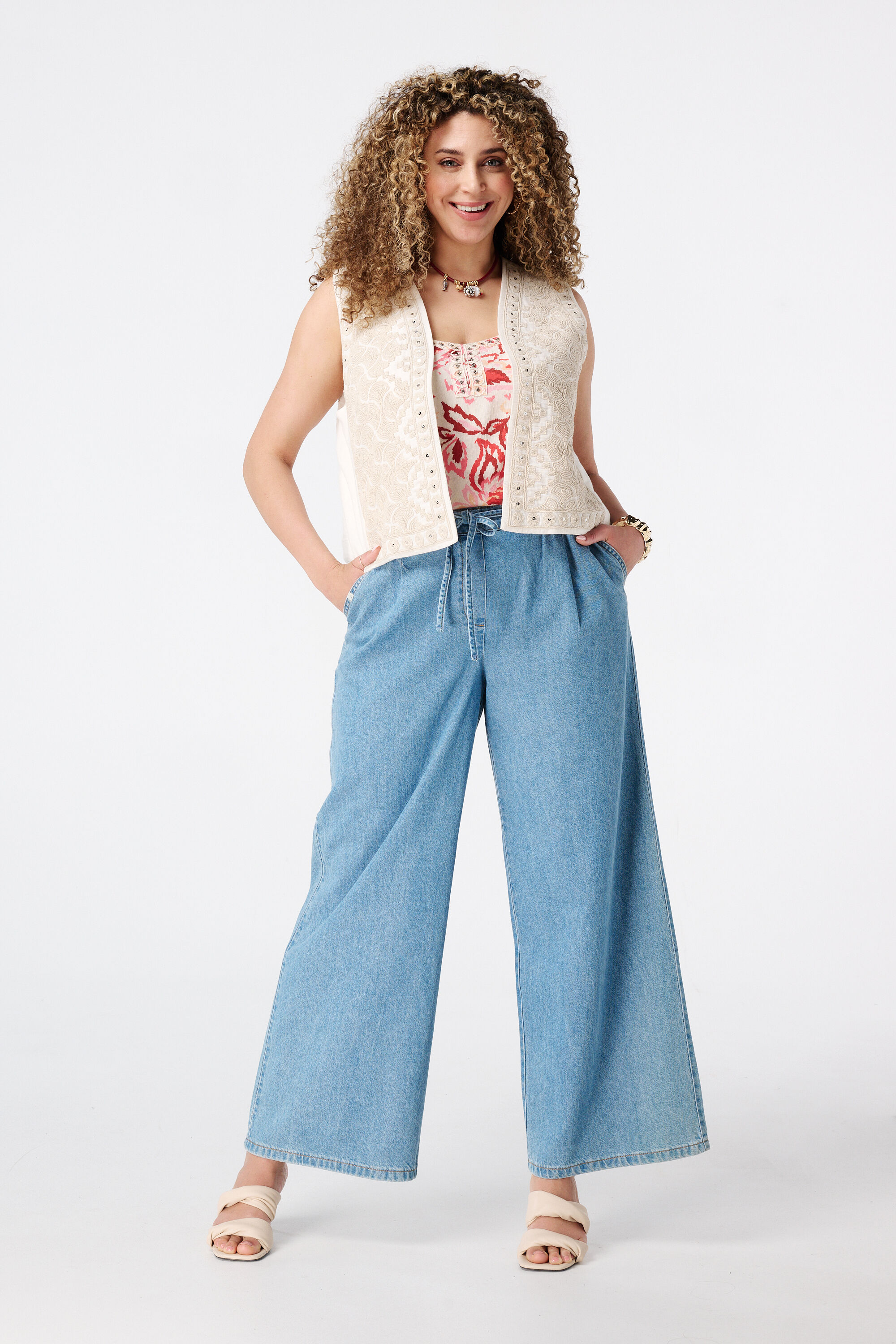 Weste mit Stickerei image number 5