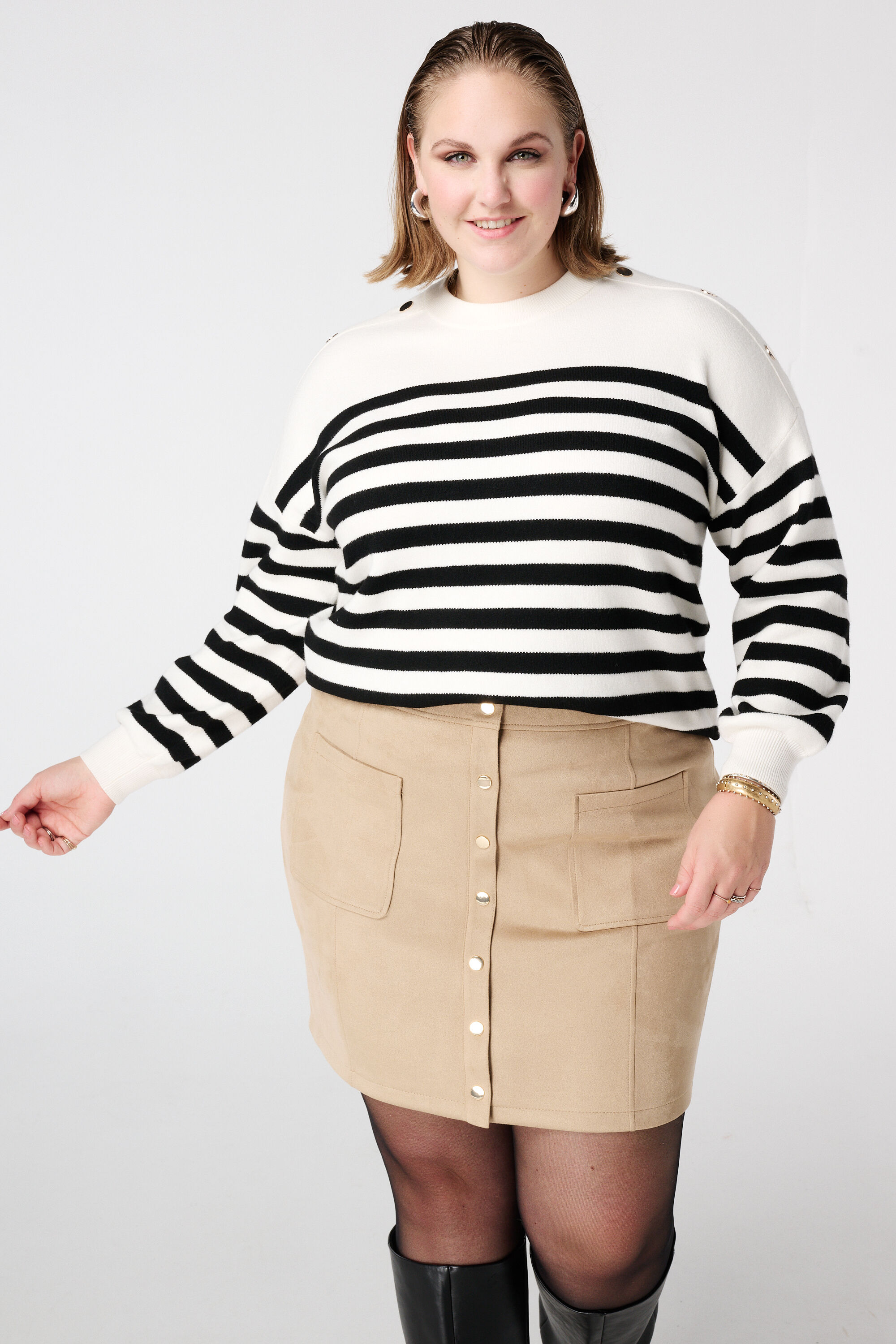 Gestreifter Pullover mit Knopfdetails