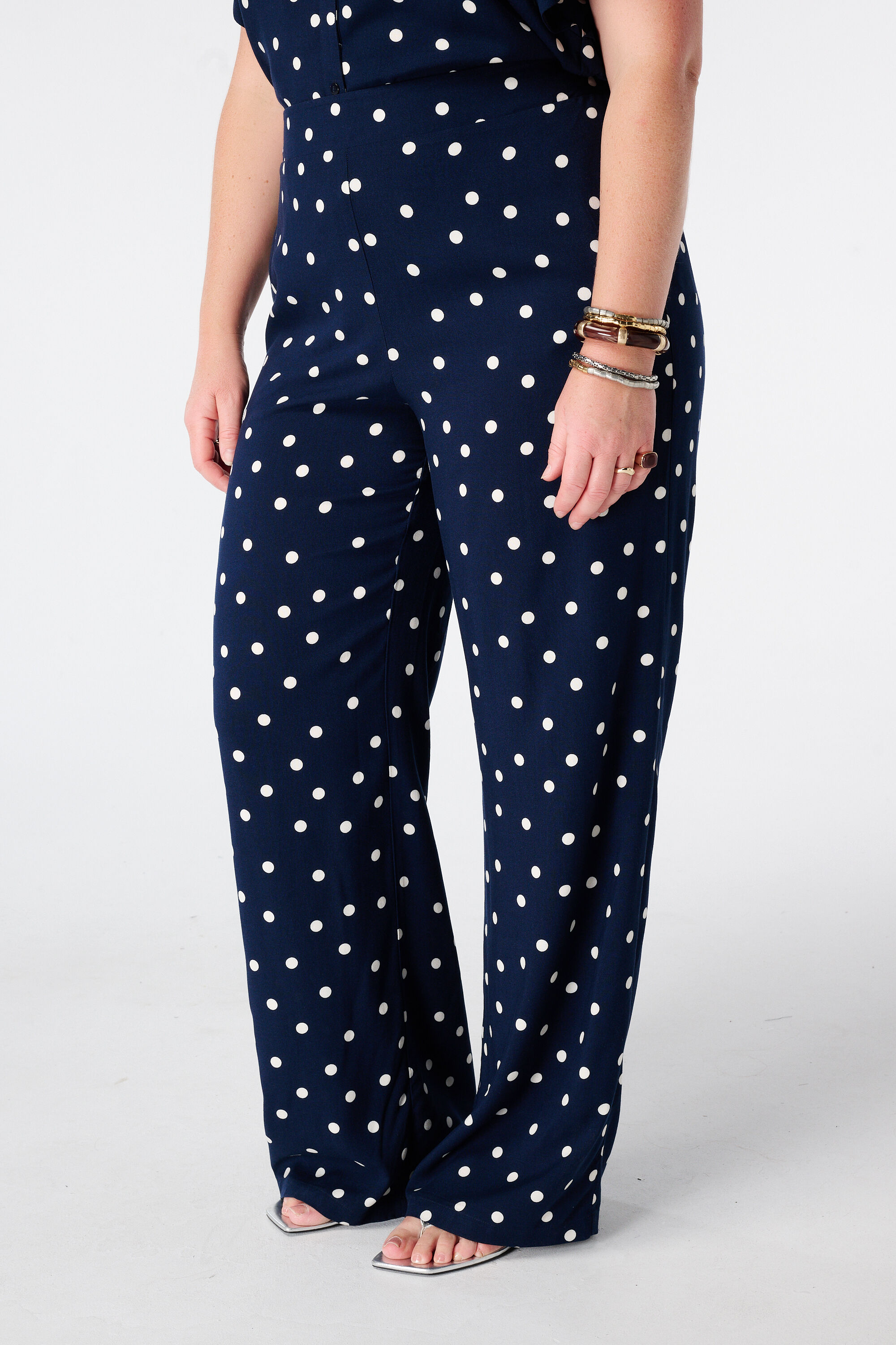 Wide Leg Hose mit Polka Dot Muster image number 5