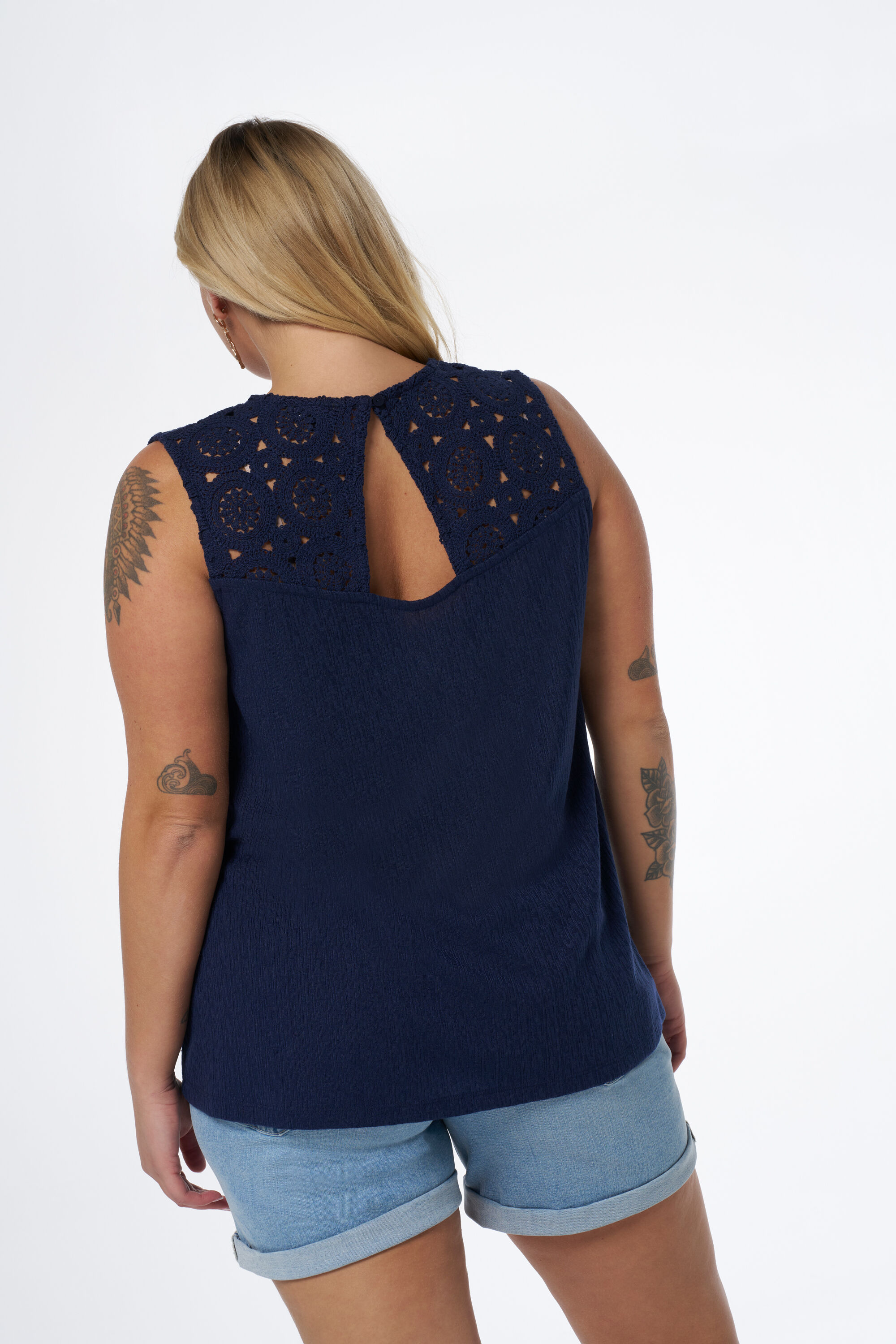 Top mit H&auml;keldetail  image number 3