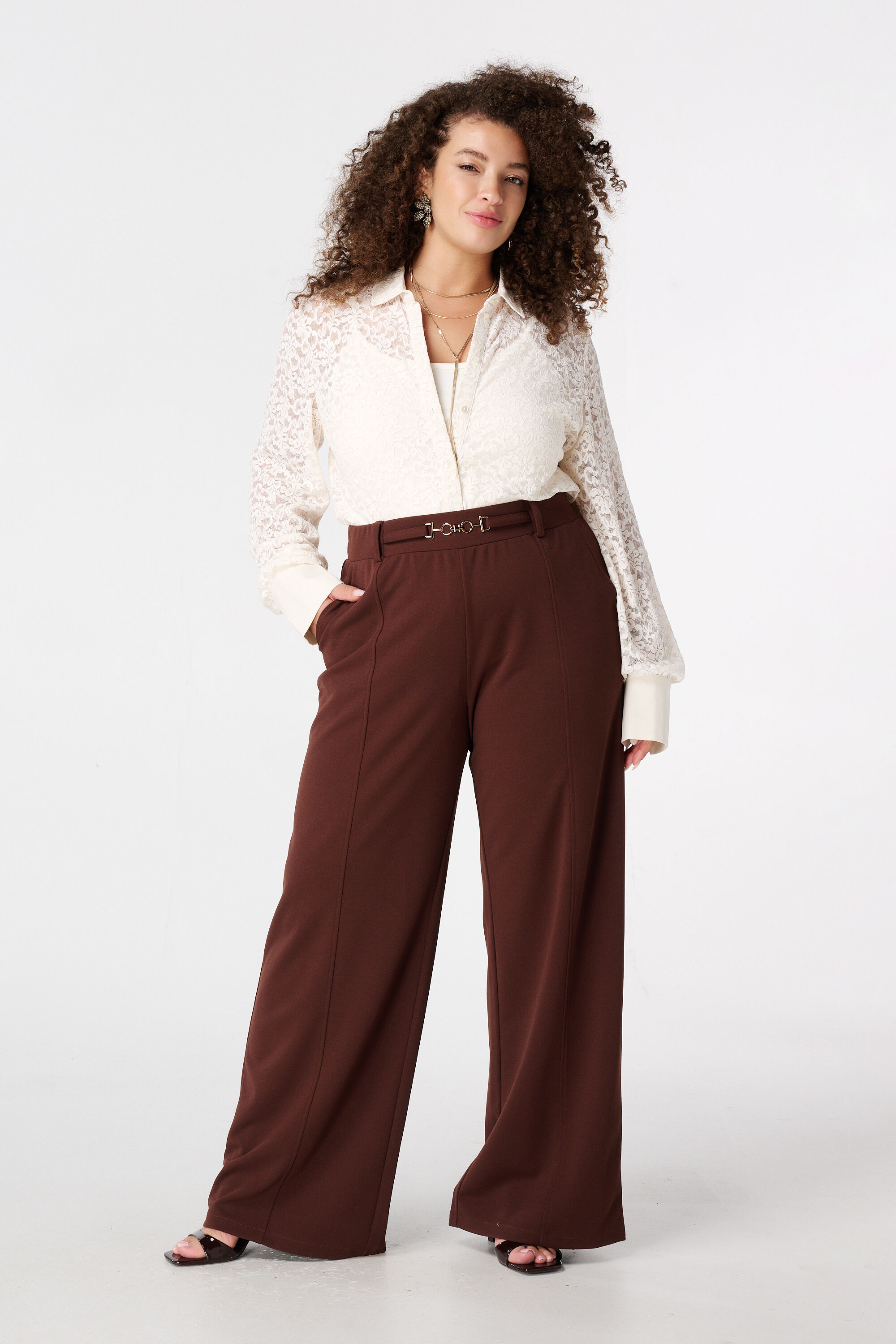 Top mit Spitze und Pailletten image number 5