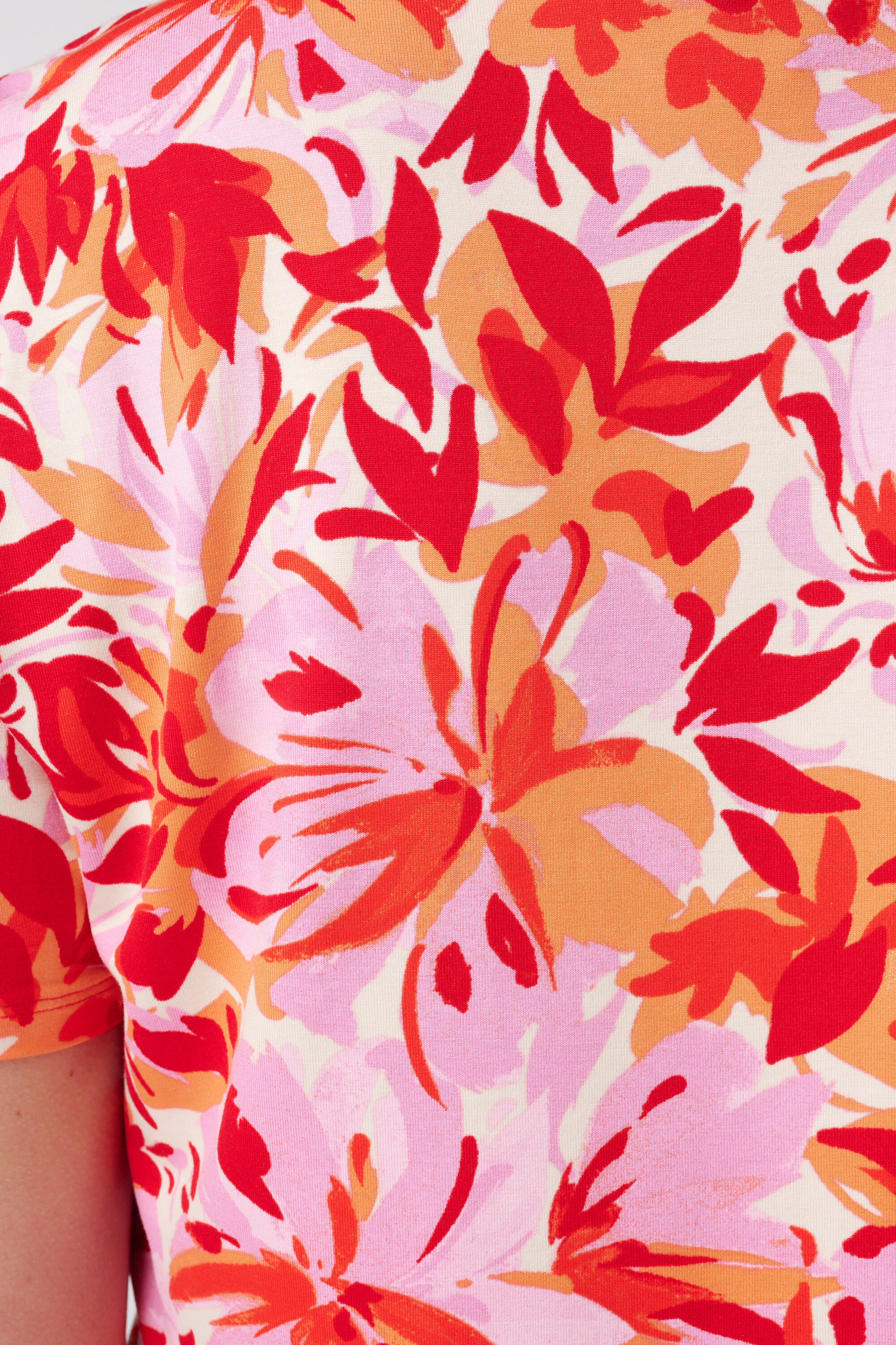 T Shirt mit Print und V Ausschnitt image number 6