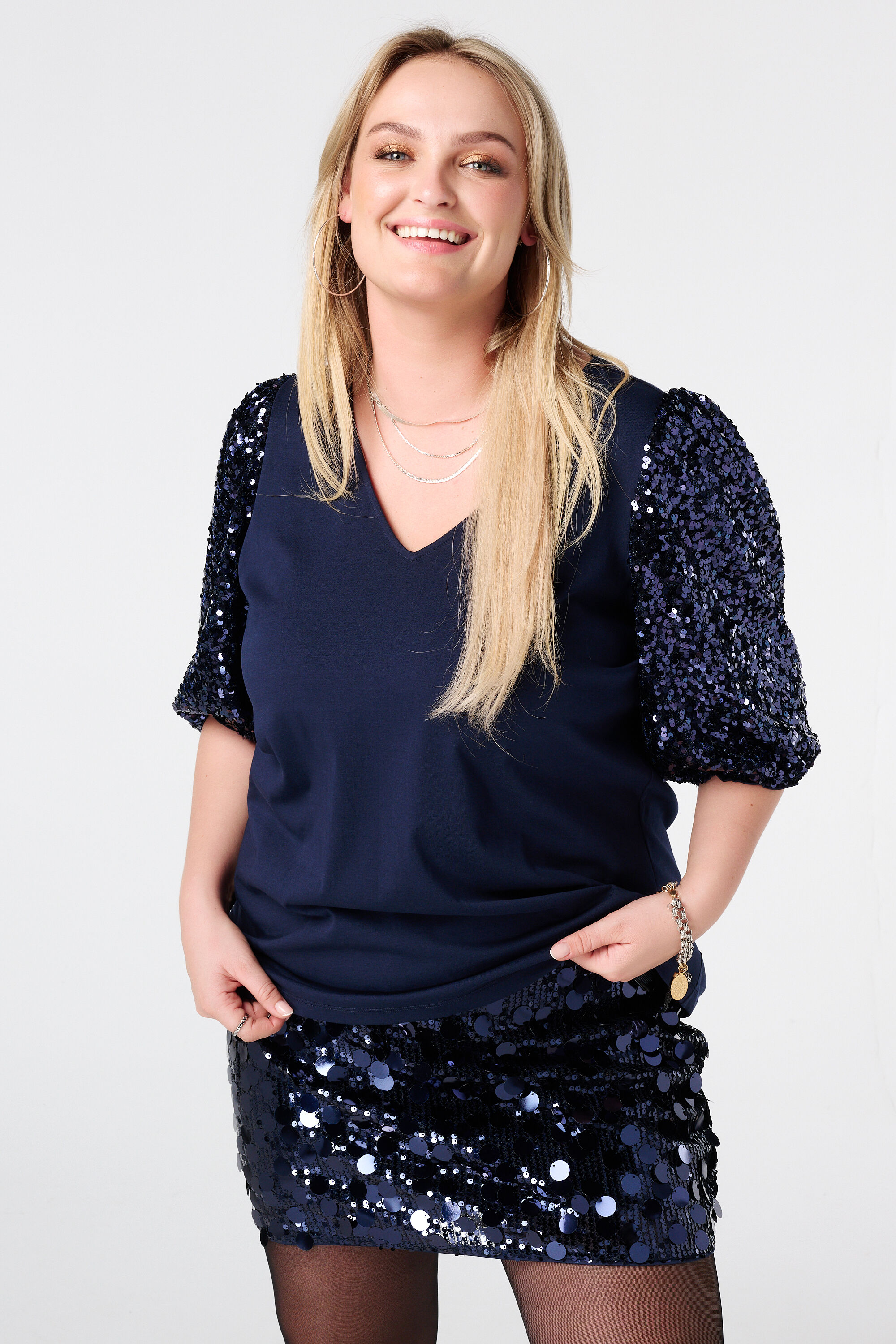Top mit Pailletten und Puff&auml;rmeln