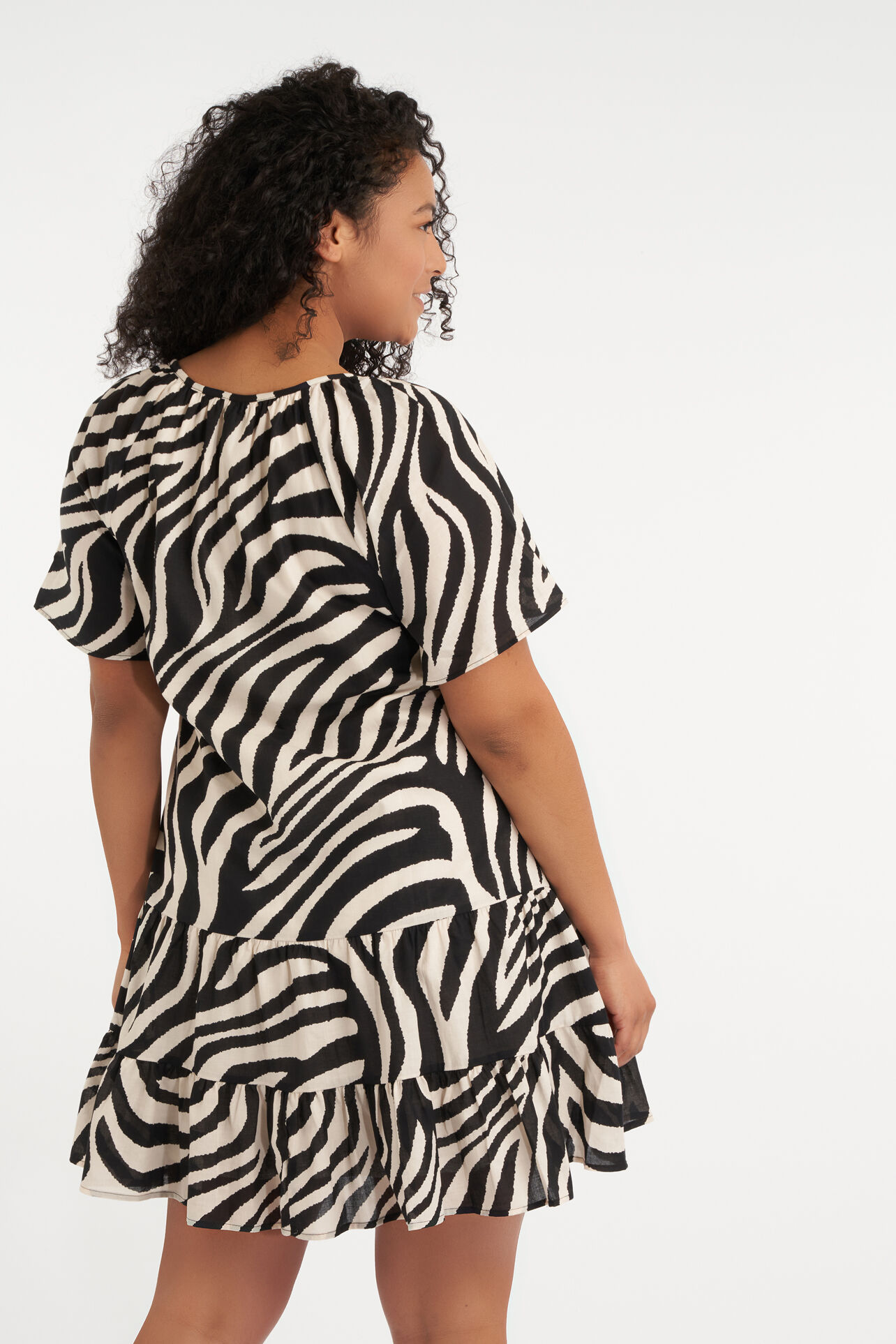 Kurzes ausgestelltes Kleid mit Print image number 4