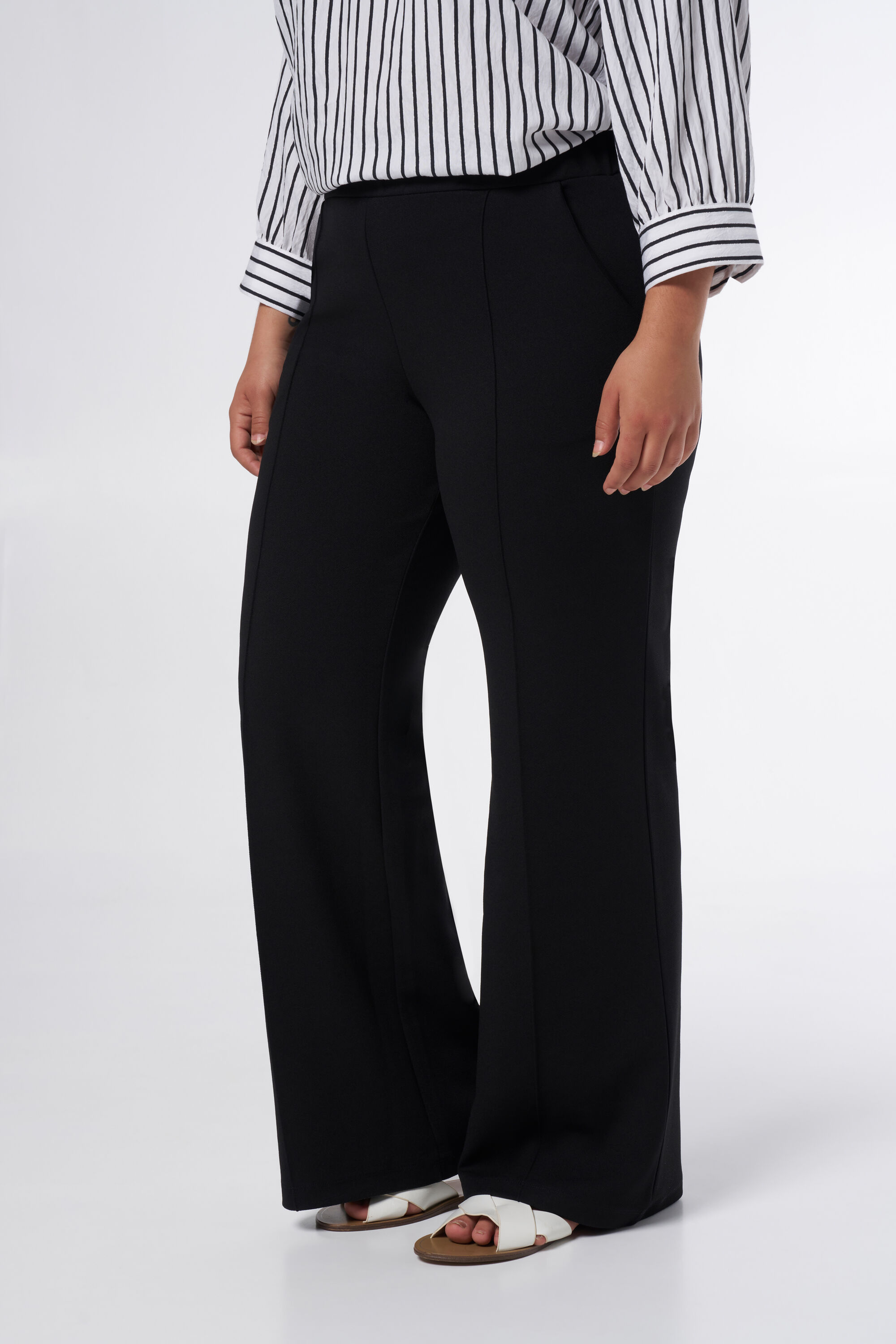 Hose mit Stretch und weiten Beinen  image number 3