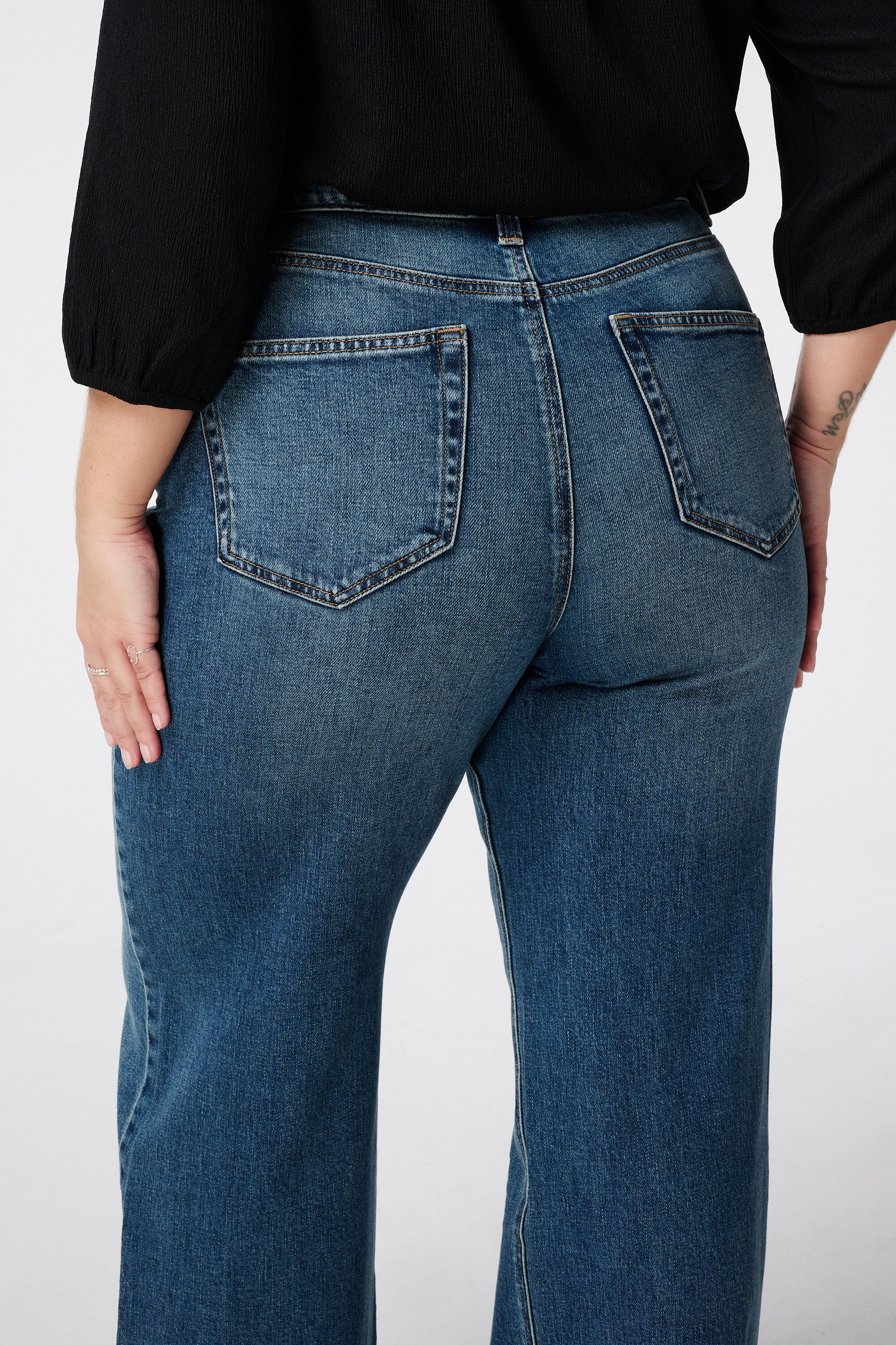 Loose-Leg-Jeans IVY image number 4