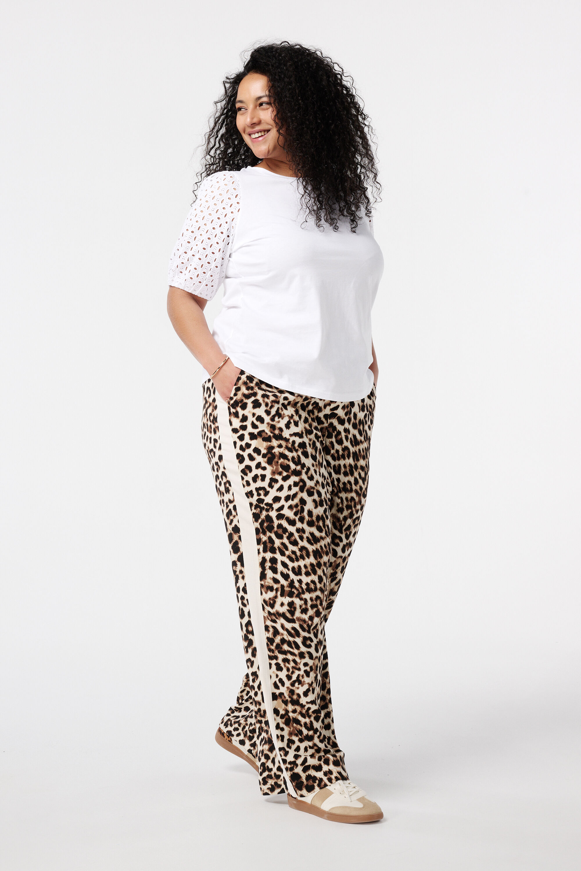 Hose mit Leopard-Print und Kontraststreifen  image number 6