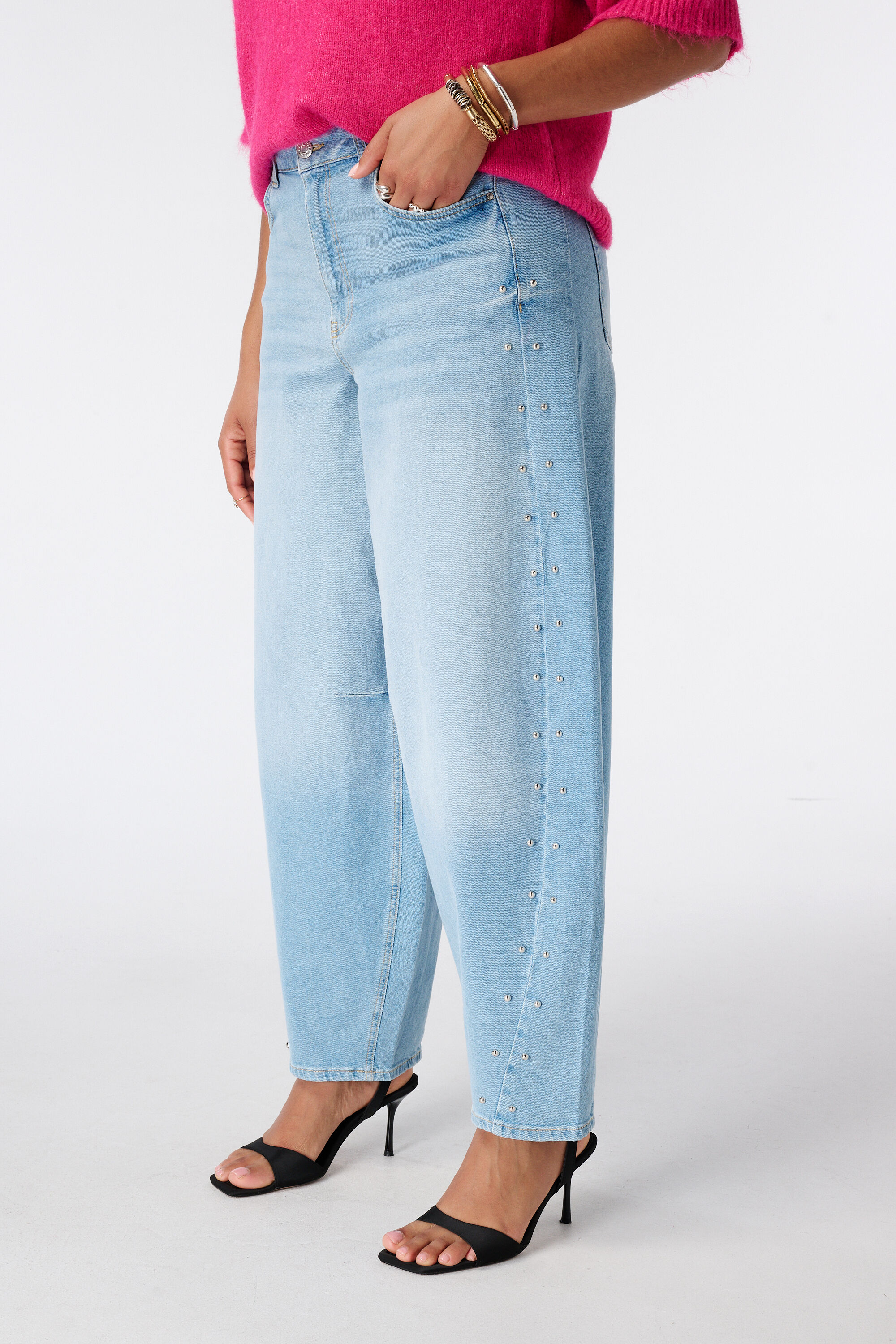 Barrel Jeans mit Nieten image number 5