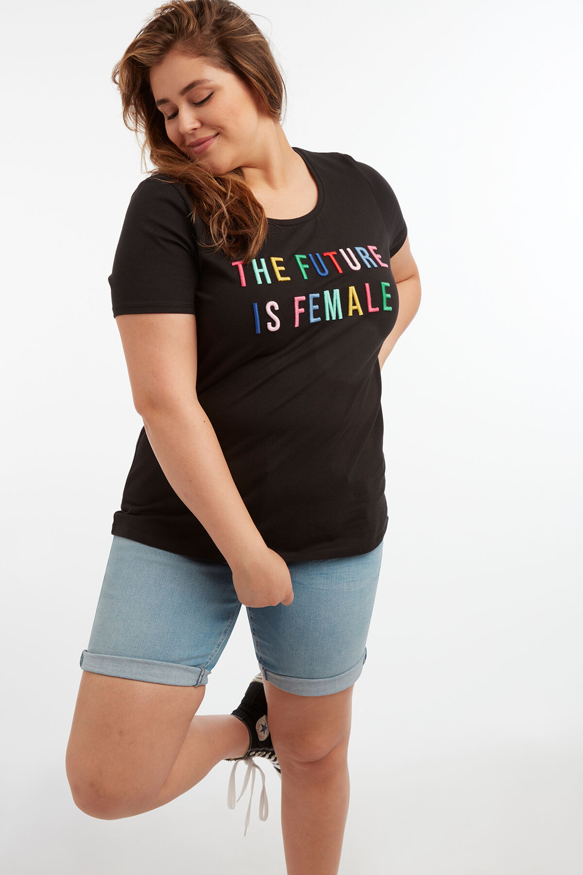 T-Shirt mit Stickerei image number 3