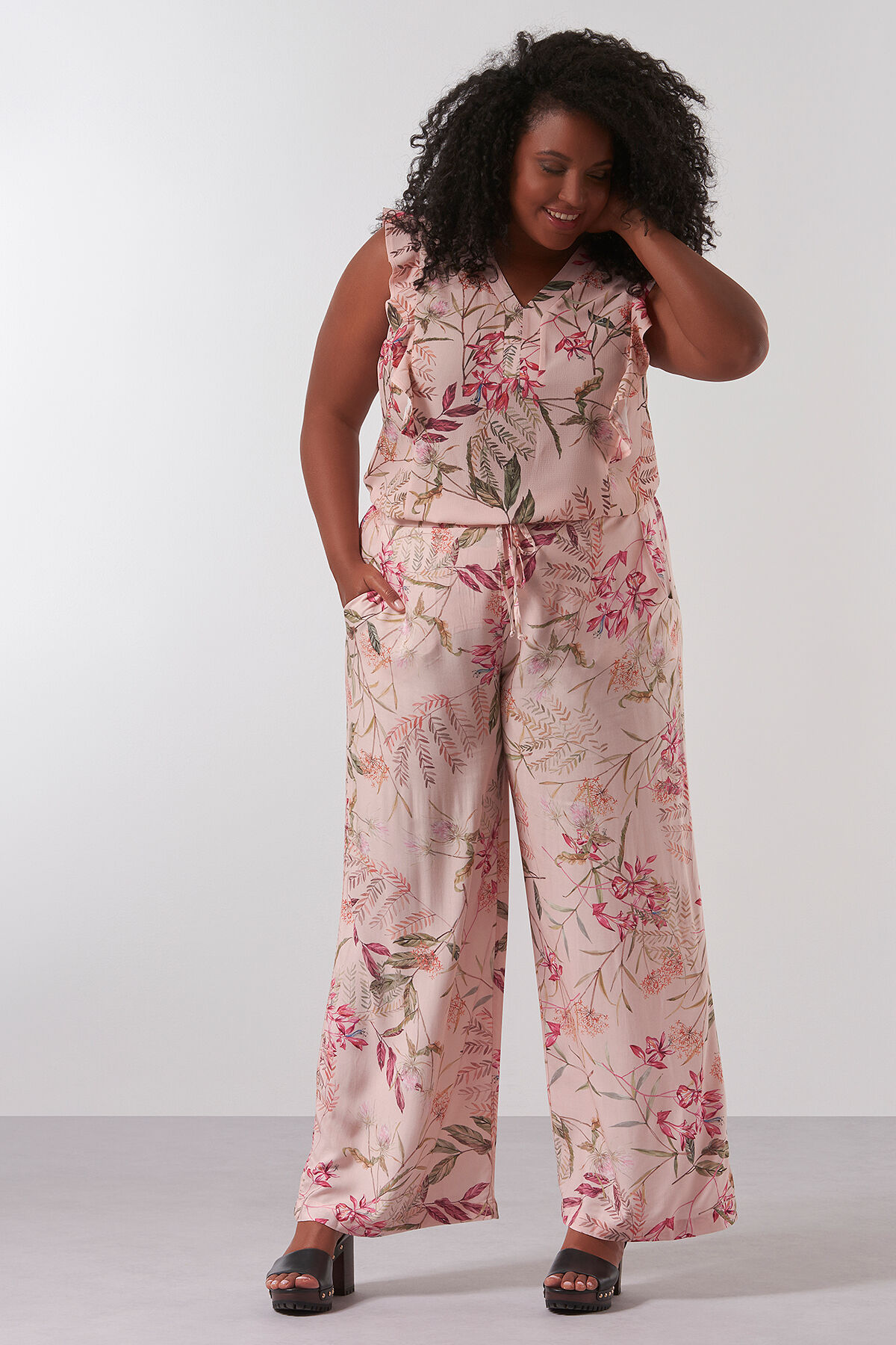 Einfarbige Bluse mit Allover-Print und R&uuml;schen  image number 4