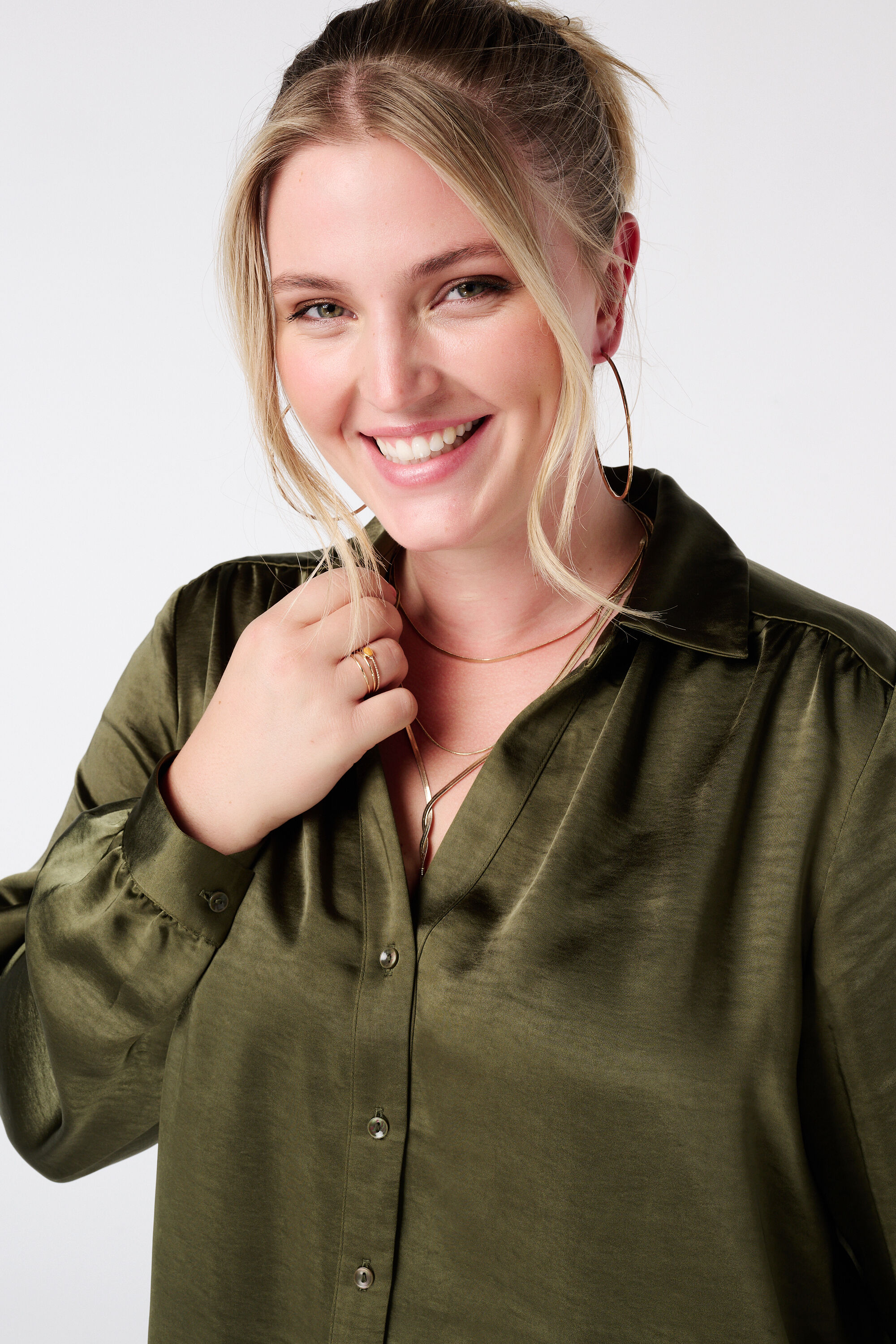 Bluse in Satinoptik image number 4